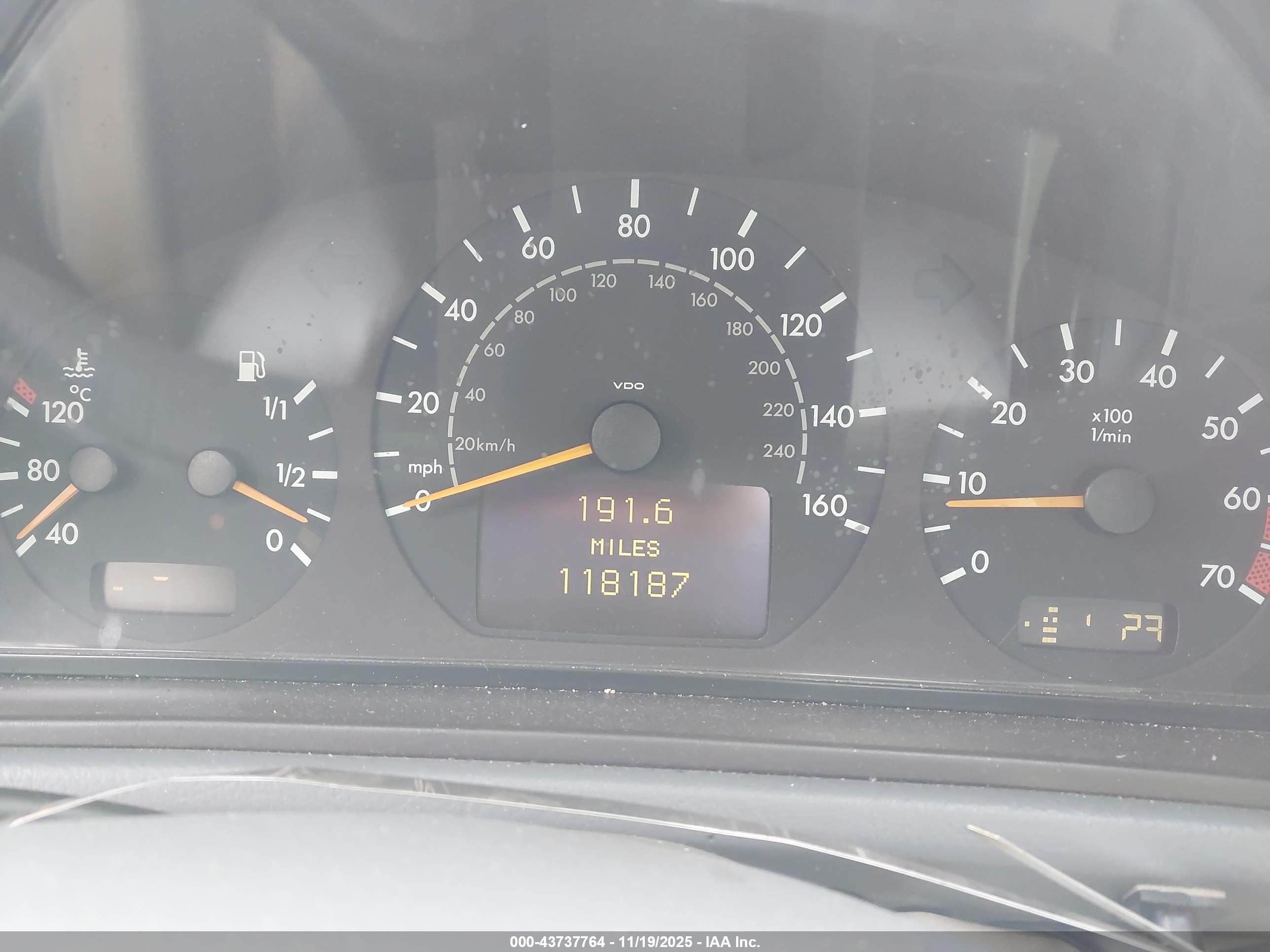 2000 Mercedes-benz Clk 320   Silver vin: WDBLK65G6YT032251