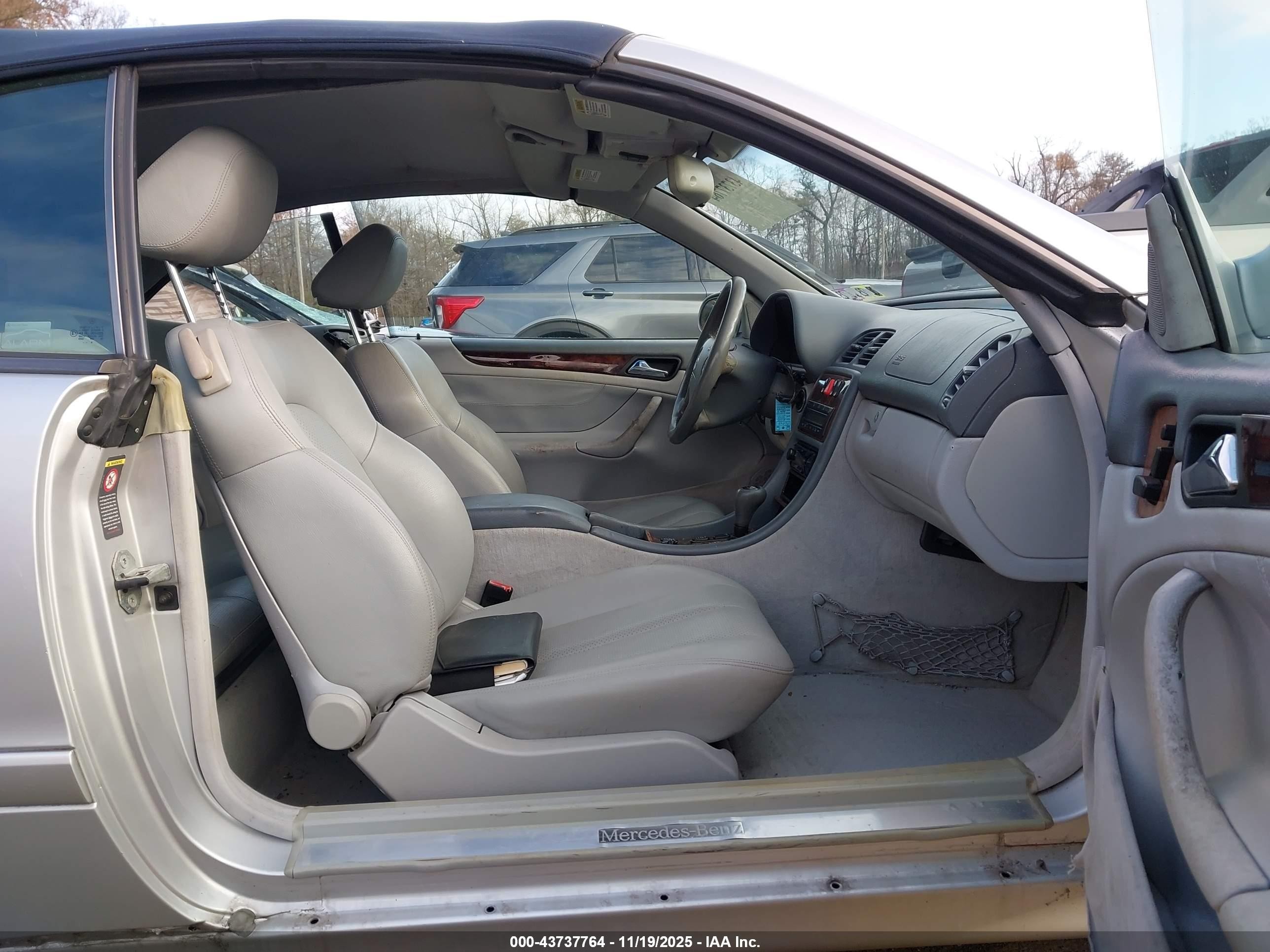 2000 Mercedes-benz Clk 320   Silver vin: WDBLK65G6YT032251