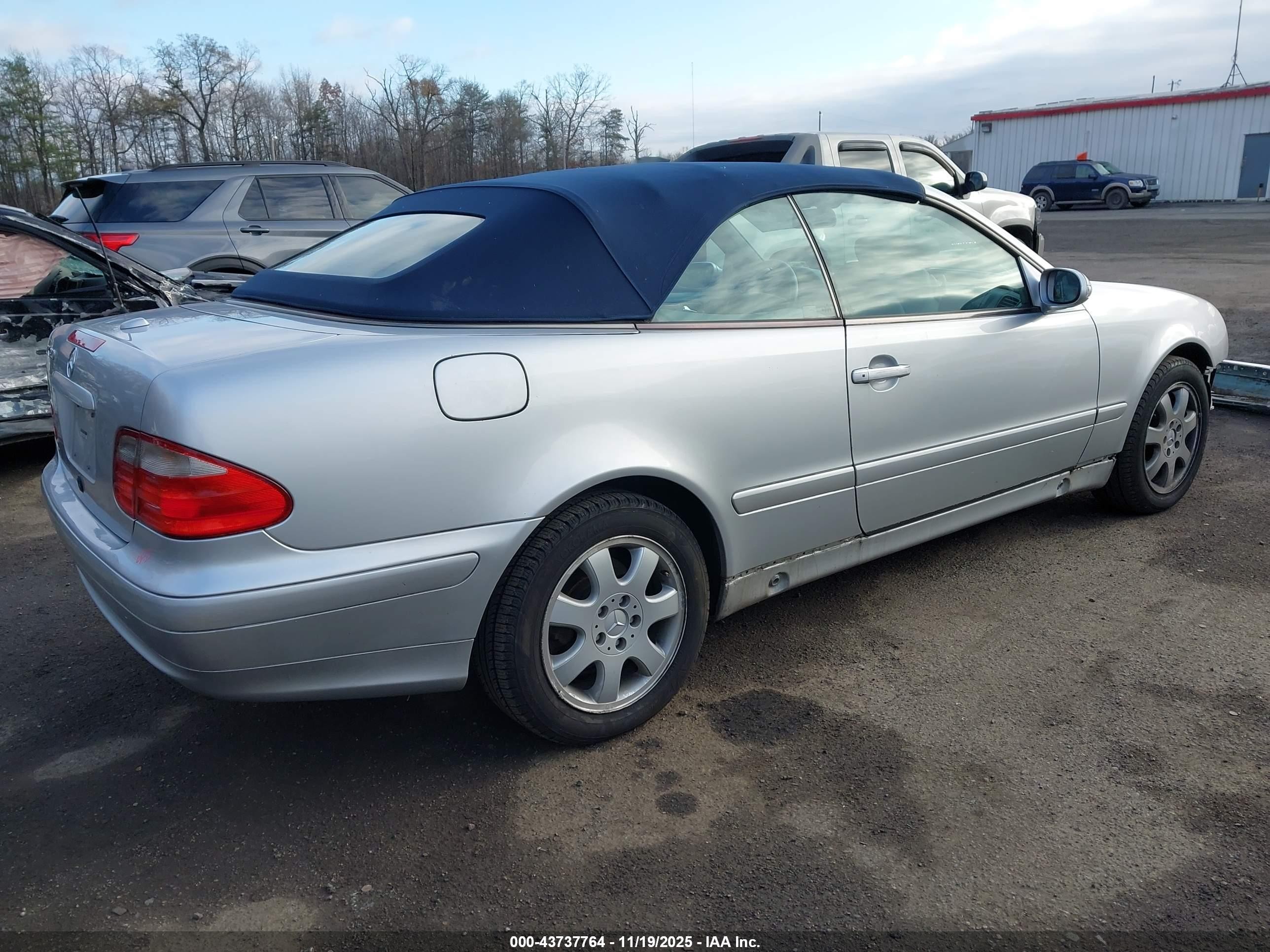 2000 Mercedes-benz Clk 320   Silver vin: WDBLK65G6YT032251