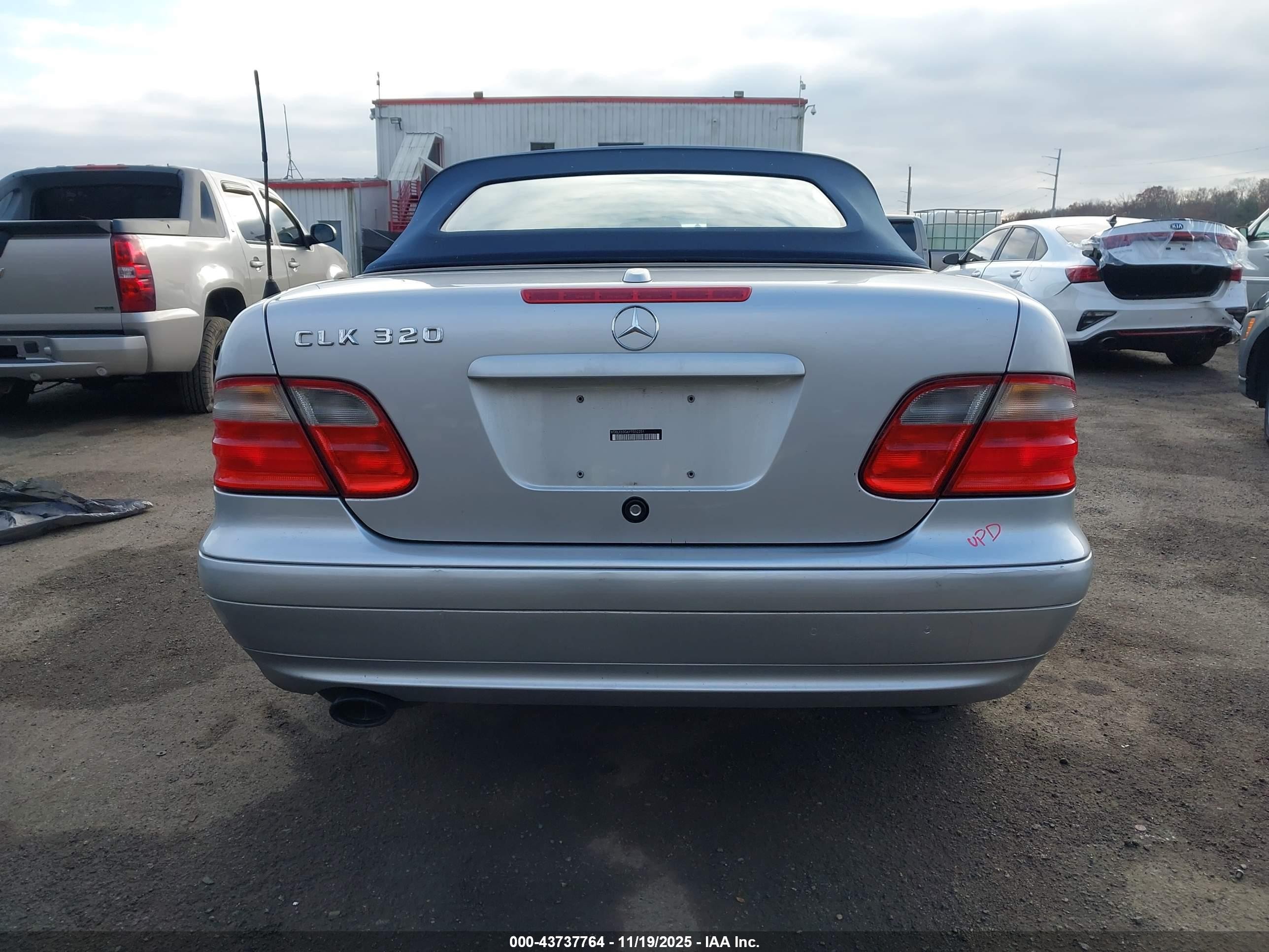 2000 Mercedes-benz Clk 320   Silver vin: WDBLK65G6YT032251