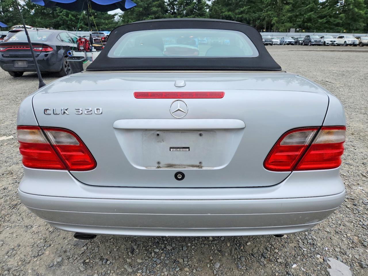 2000 Mercedes-benz Clk 320 Серебряный vin: WDBLK65G6YT039491