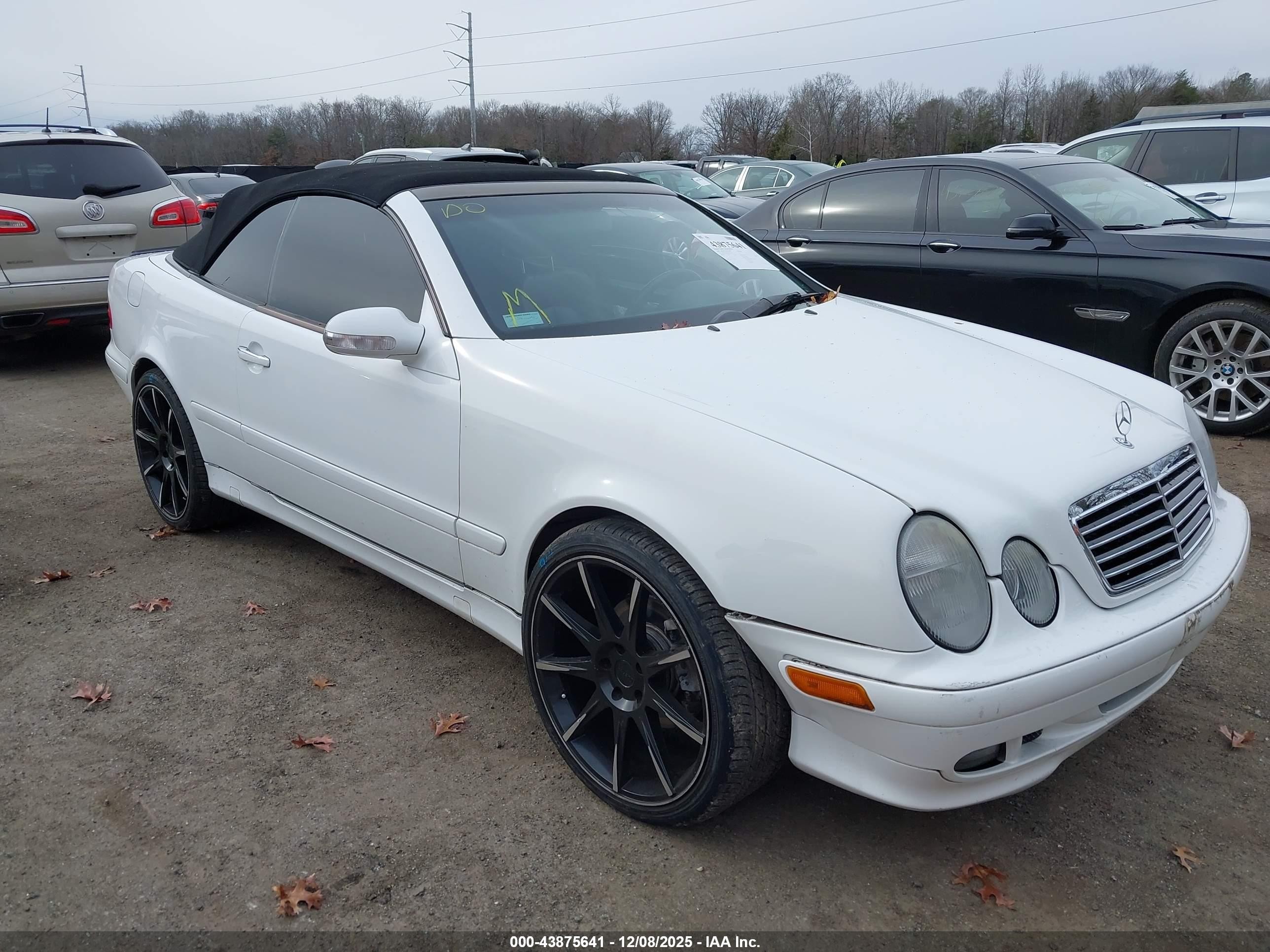 2000 Mercedes-benz Clk 320   White vin: WDBLK65G6YT047140