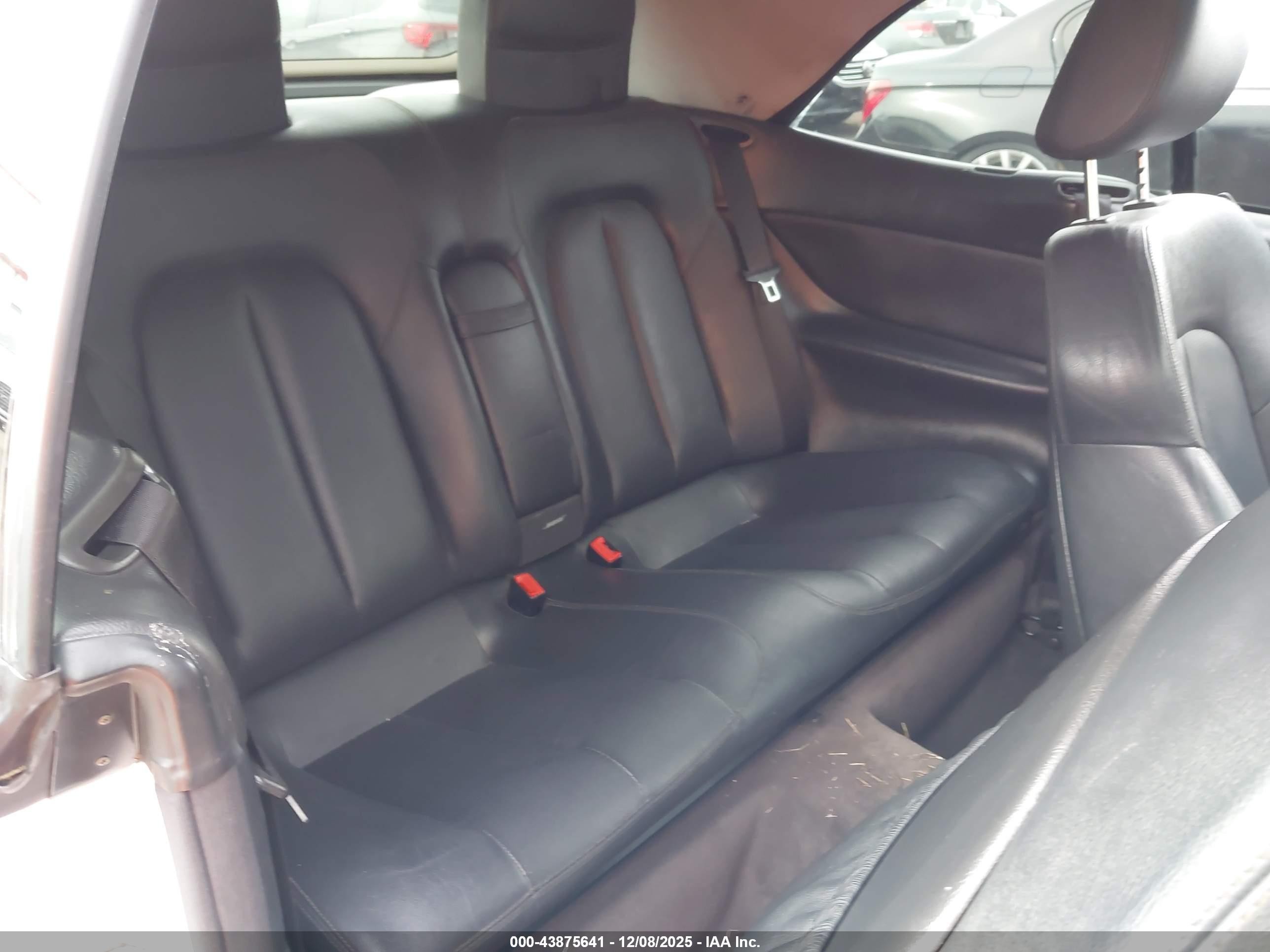2000 Mercedes-benz Clk 320   White vin: WDBLK65G6YT047140