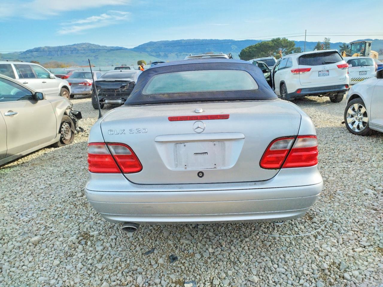 2002 Mercedes-benz Clk 320 Silver vin: WDBLK65G72T105490