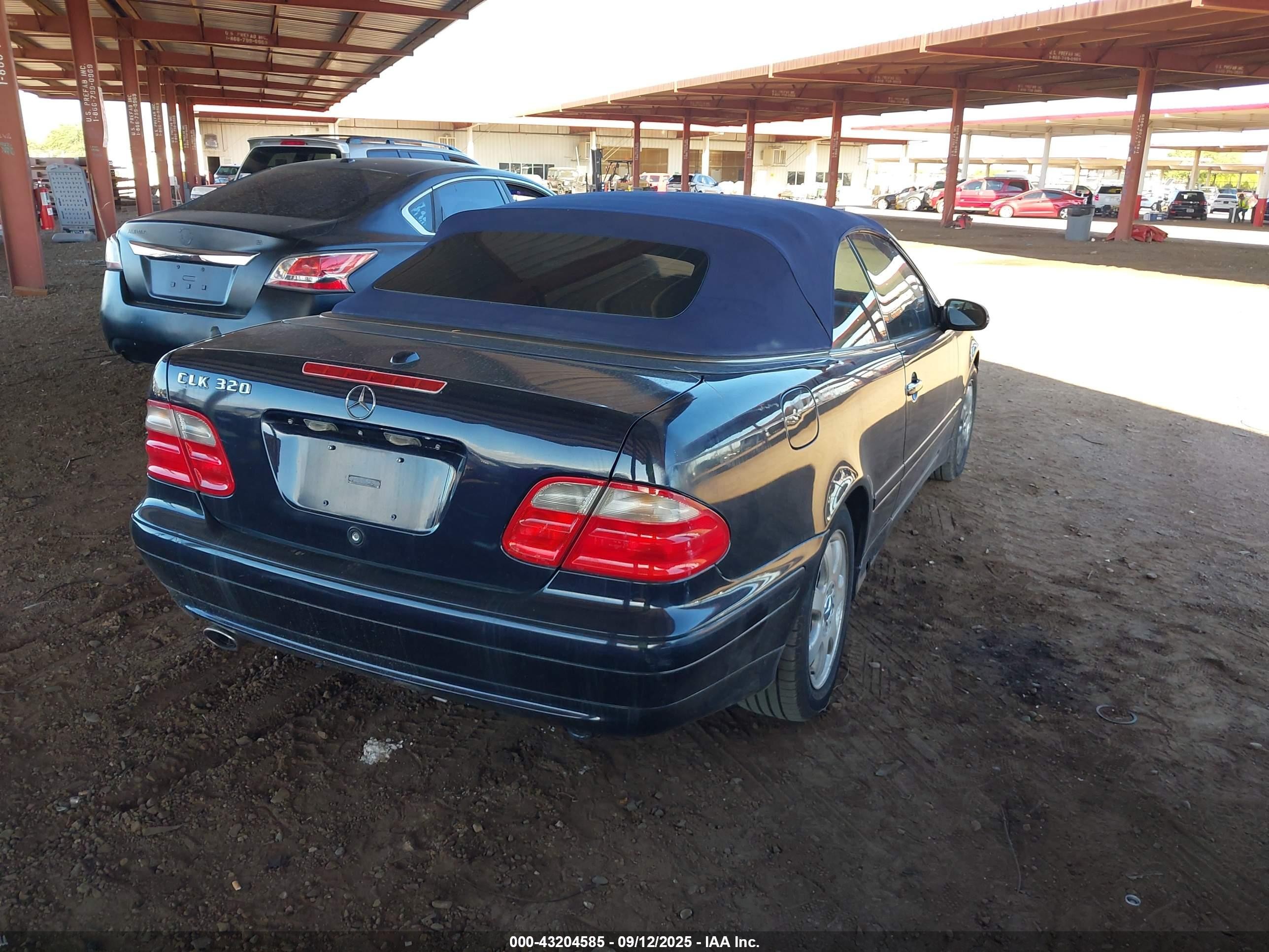 2002 Mercedes-benz Clk 320   Blue vin: WDBLK65G82T102601