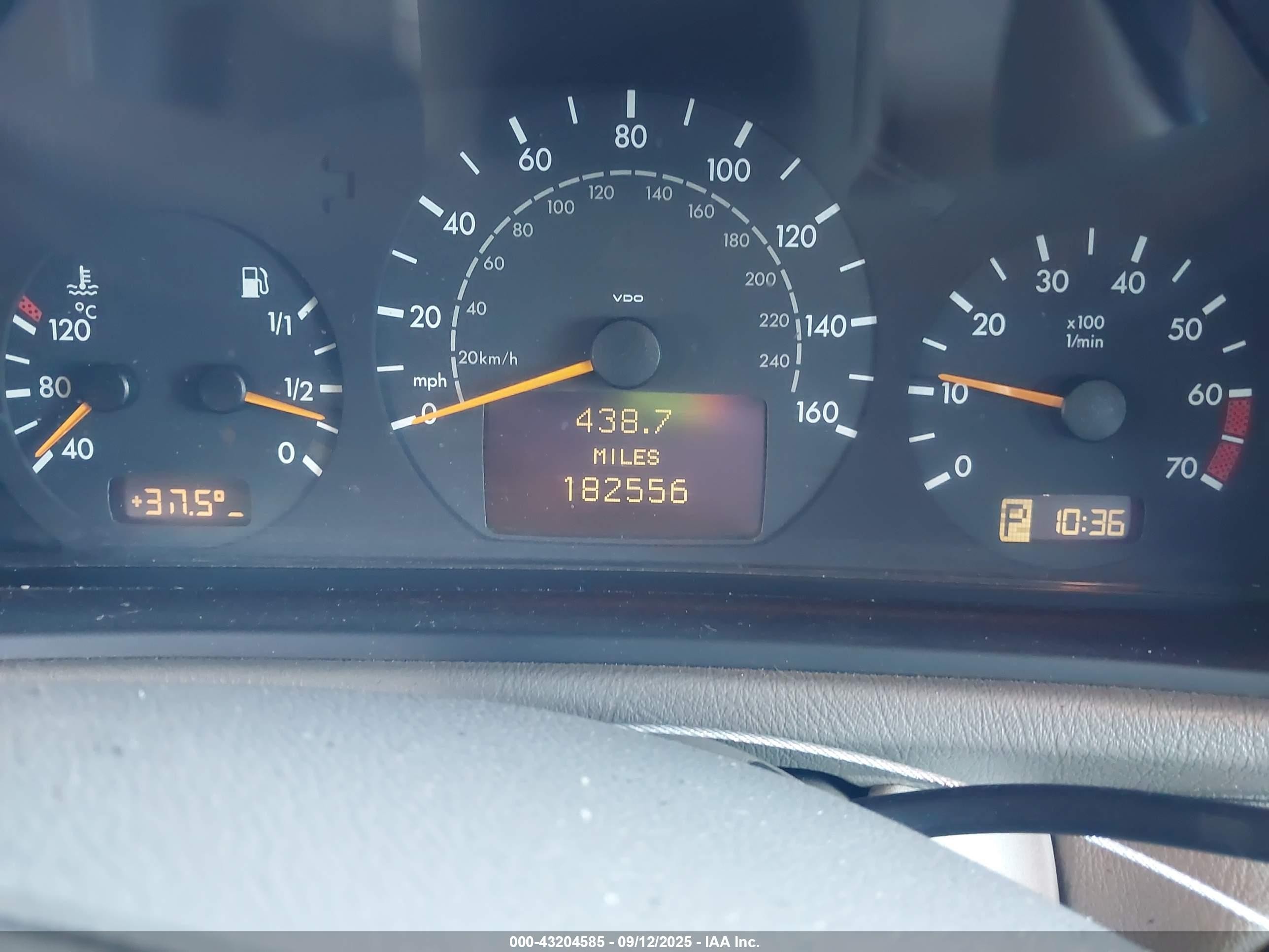 2002 Mercedes-benz Clk 320   Blue vin: WDBLK65G82T102601