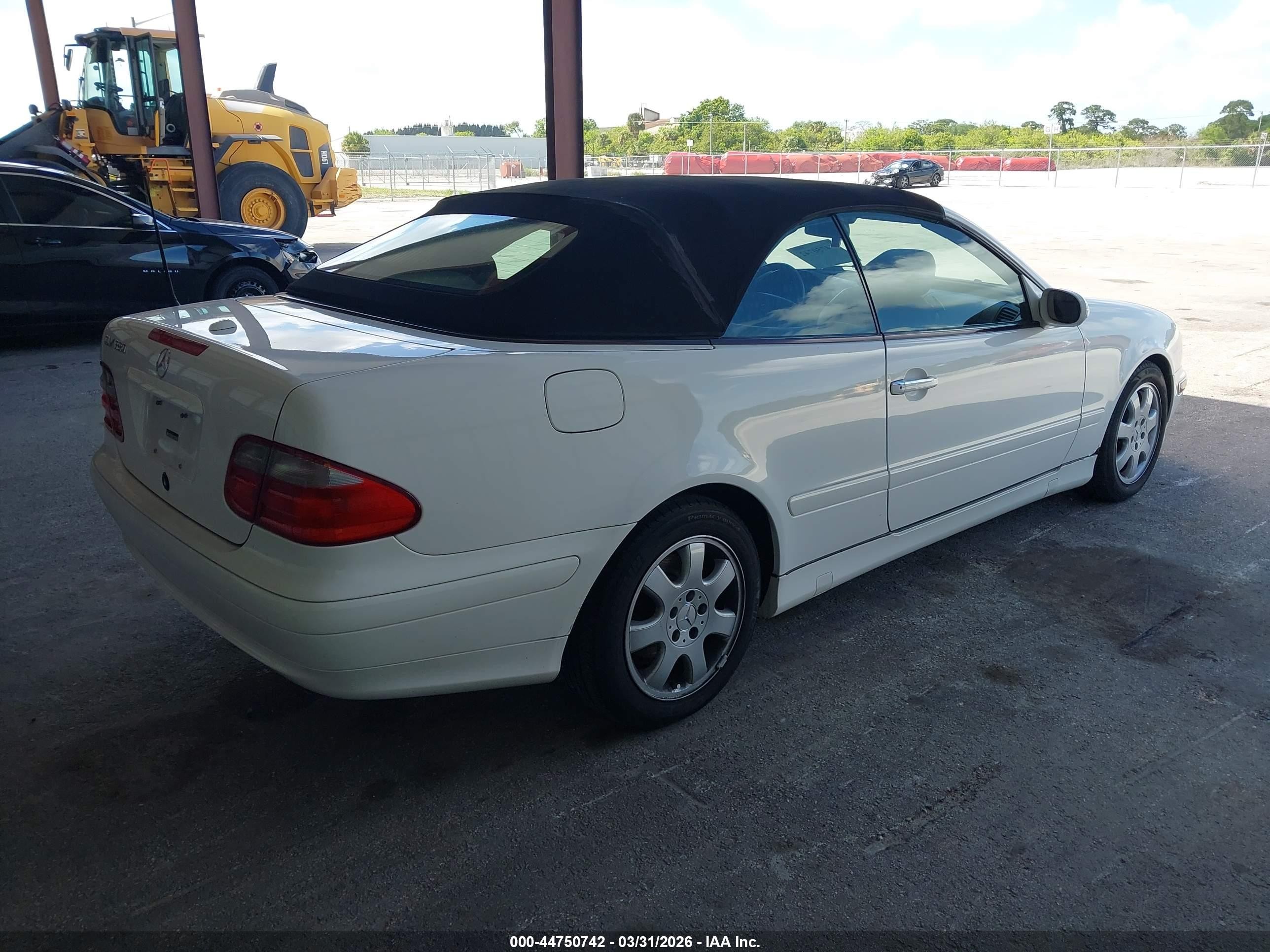 2003 Mercedes-benz Clk 320   White vin: WDBLK65G83T135292