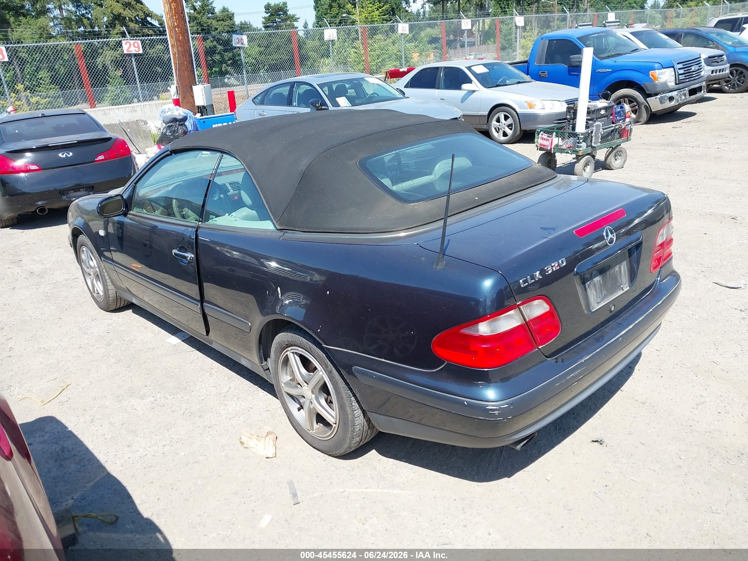 1999 Mercedes-benz Clk 320   Blue vin: WDBLK65G8XT007088