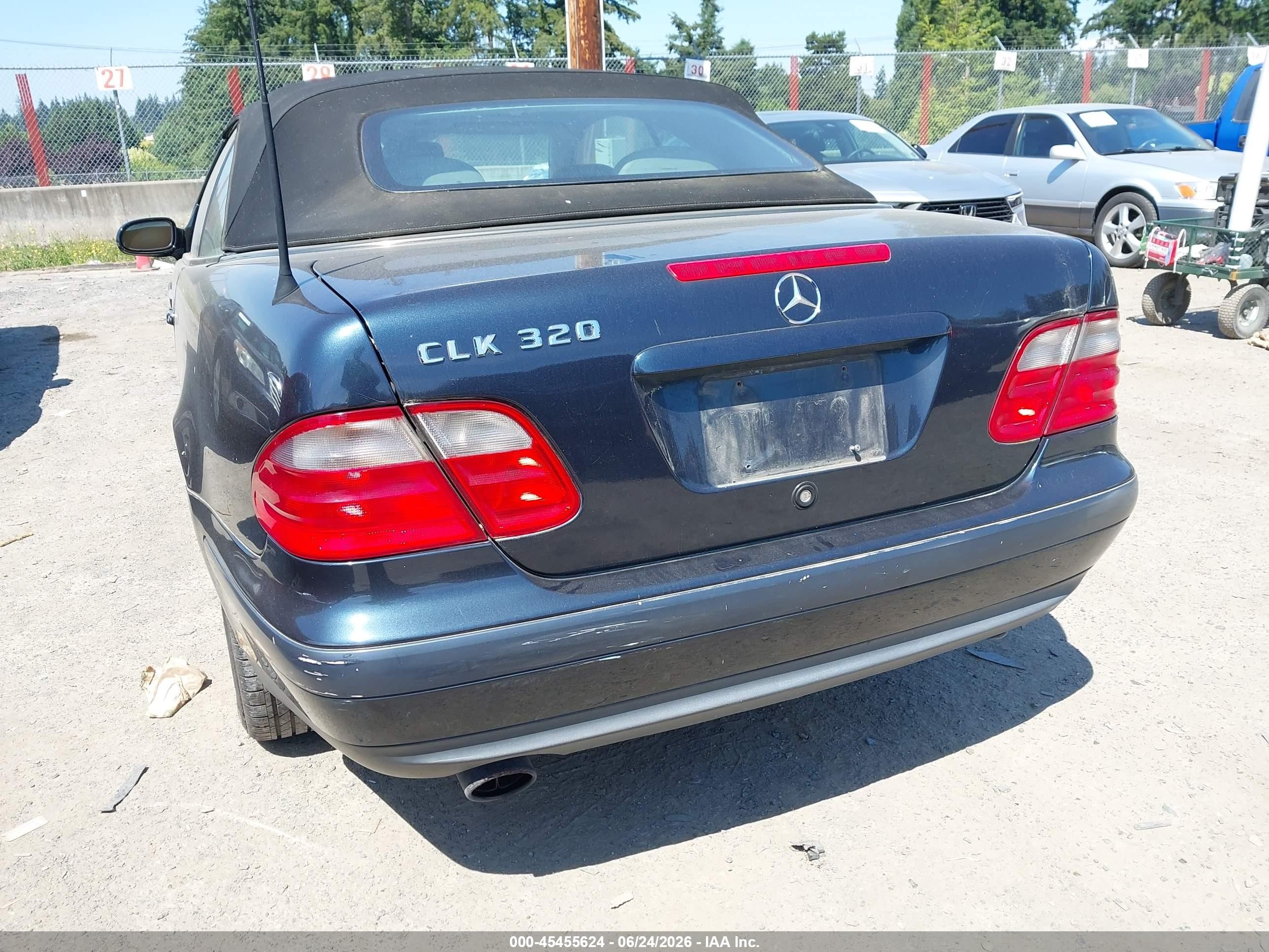 1999 Mercedes-benz Clk 320   Blue vin: WDBLK65G8XT007088