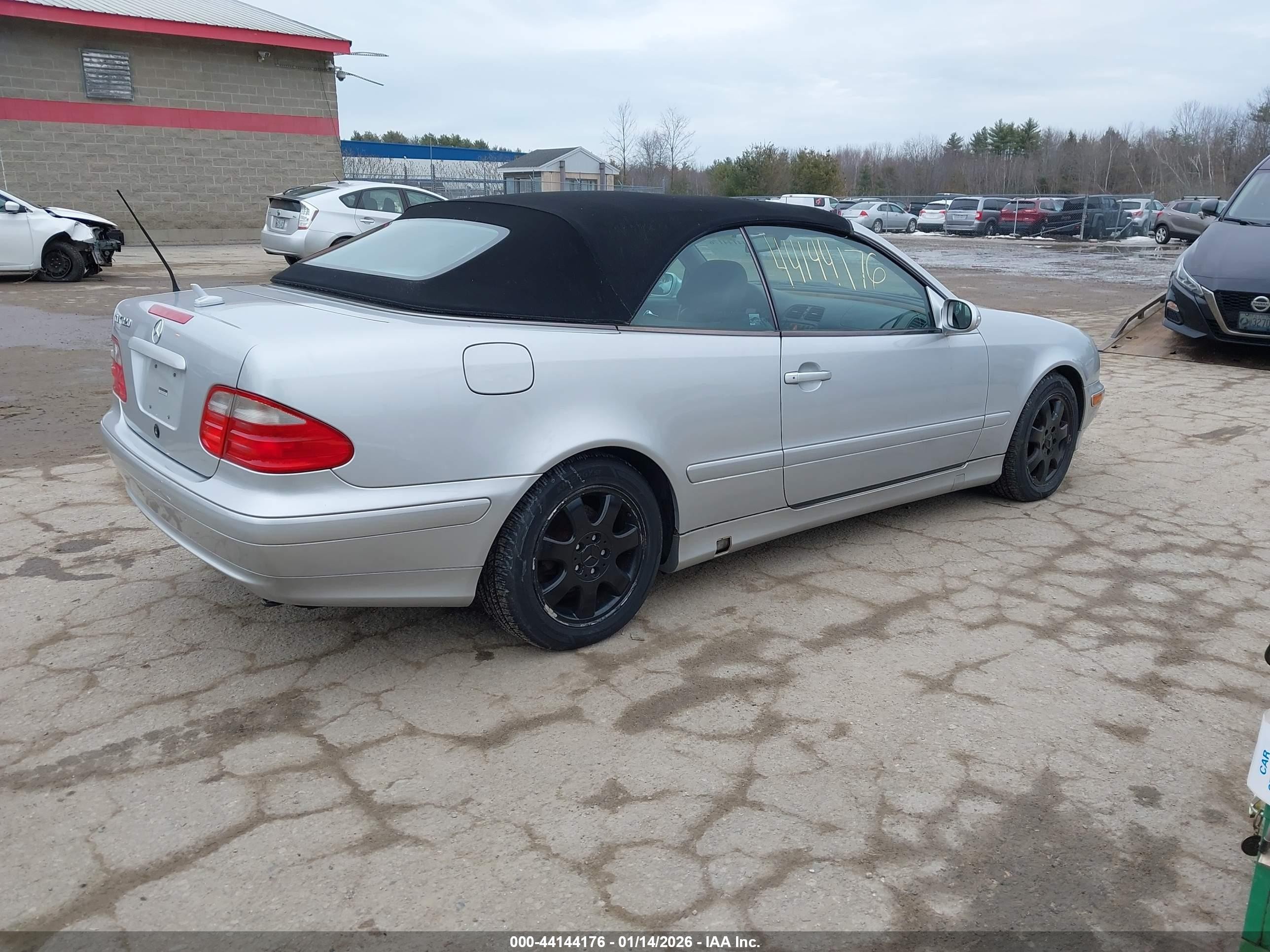2002 Mercedes-benz Clk 320   Silver vin: WDBLK65G92T114434