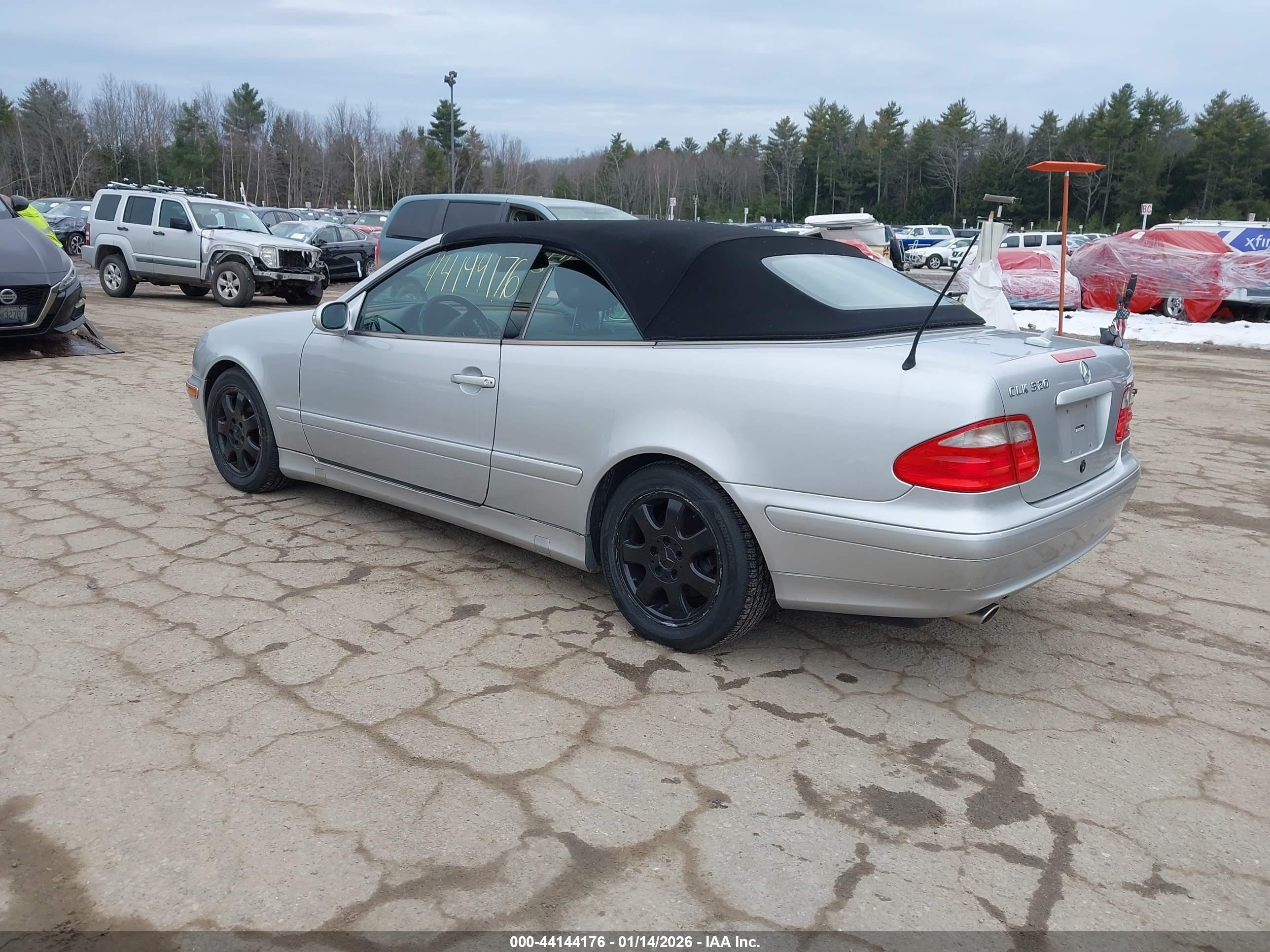 2002 Mercedes-benz Clk 320   Silver vin: WDBLK65G92T114434
