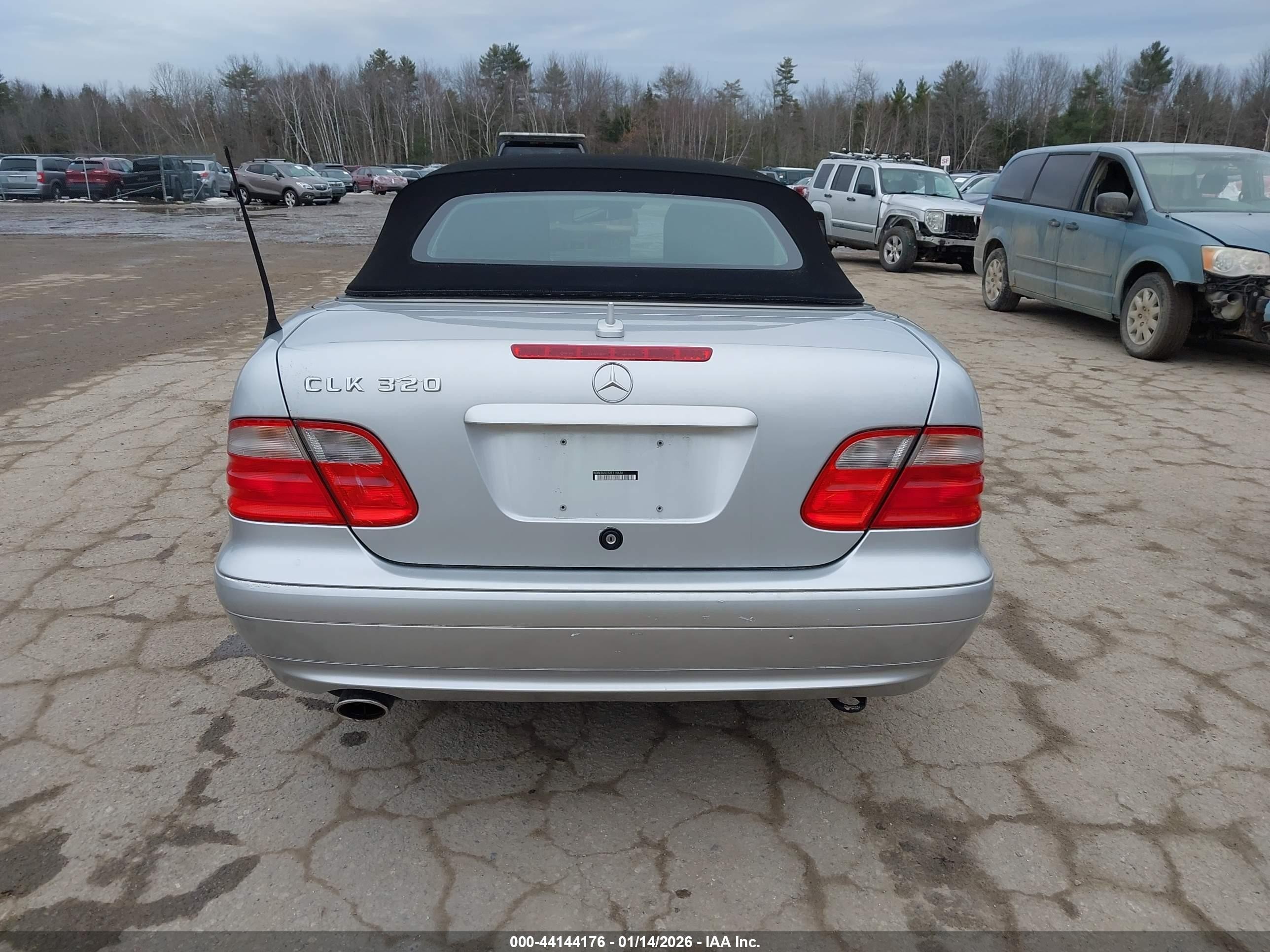 2002 Mercedes-benz Clk 320   Silver vin: WDBLK65G92T114434