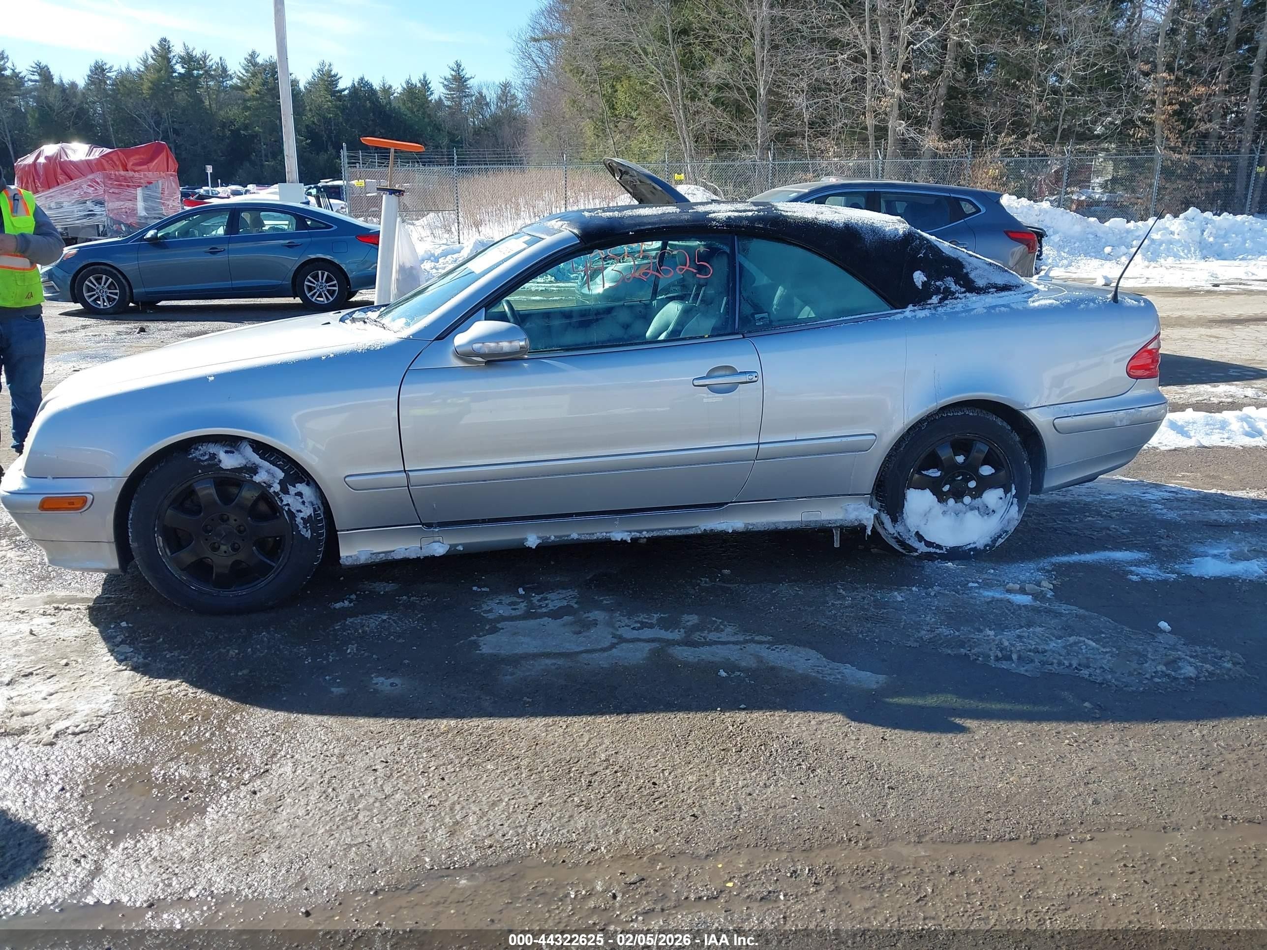 2002 Mercedes-benz Clk 320   Silver vin: WDBLK65G92T114434