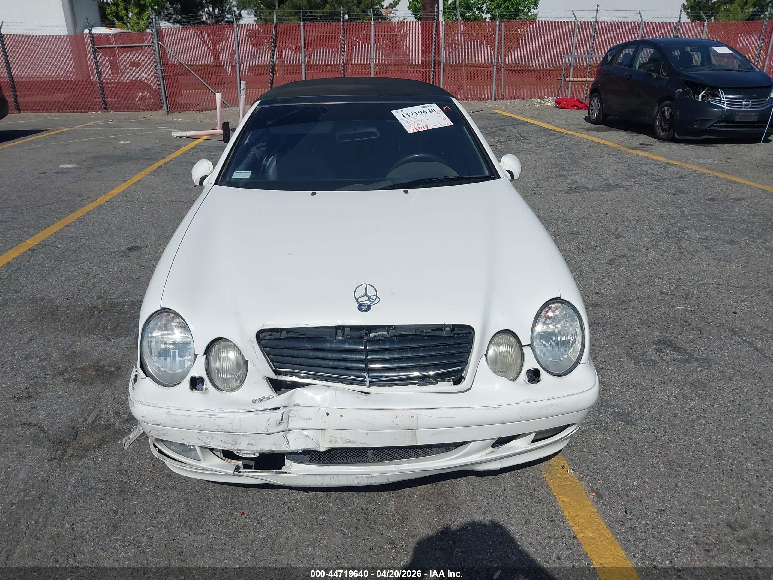2002 Mercedes-benz Clk 320   White vin: WDBLK65G92T124798