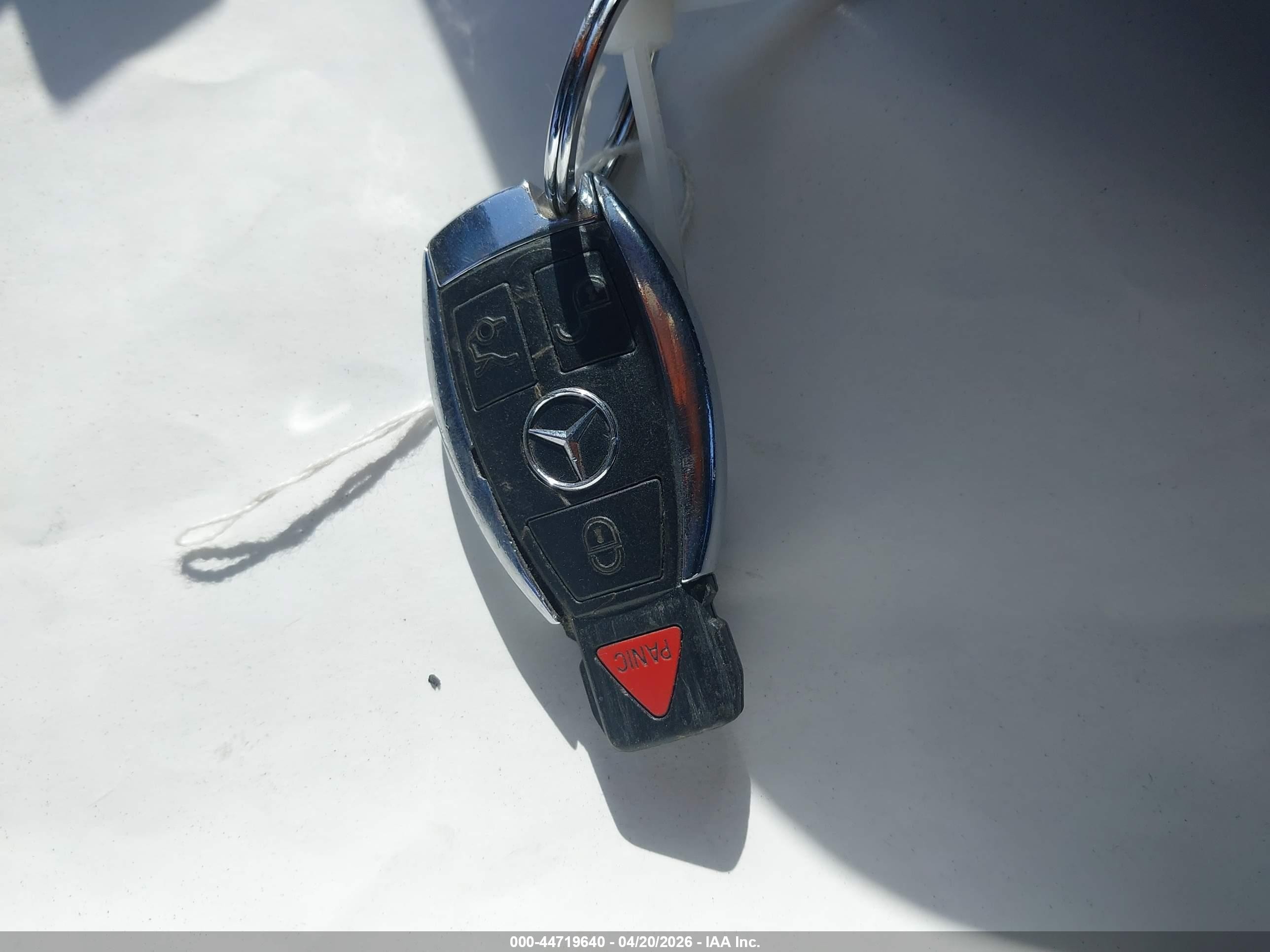 2002 Mercedes-benz Clk 320   White vin: WDBLK65G92T124798