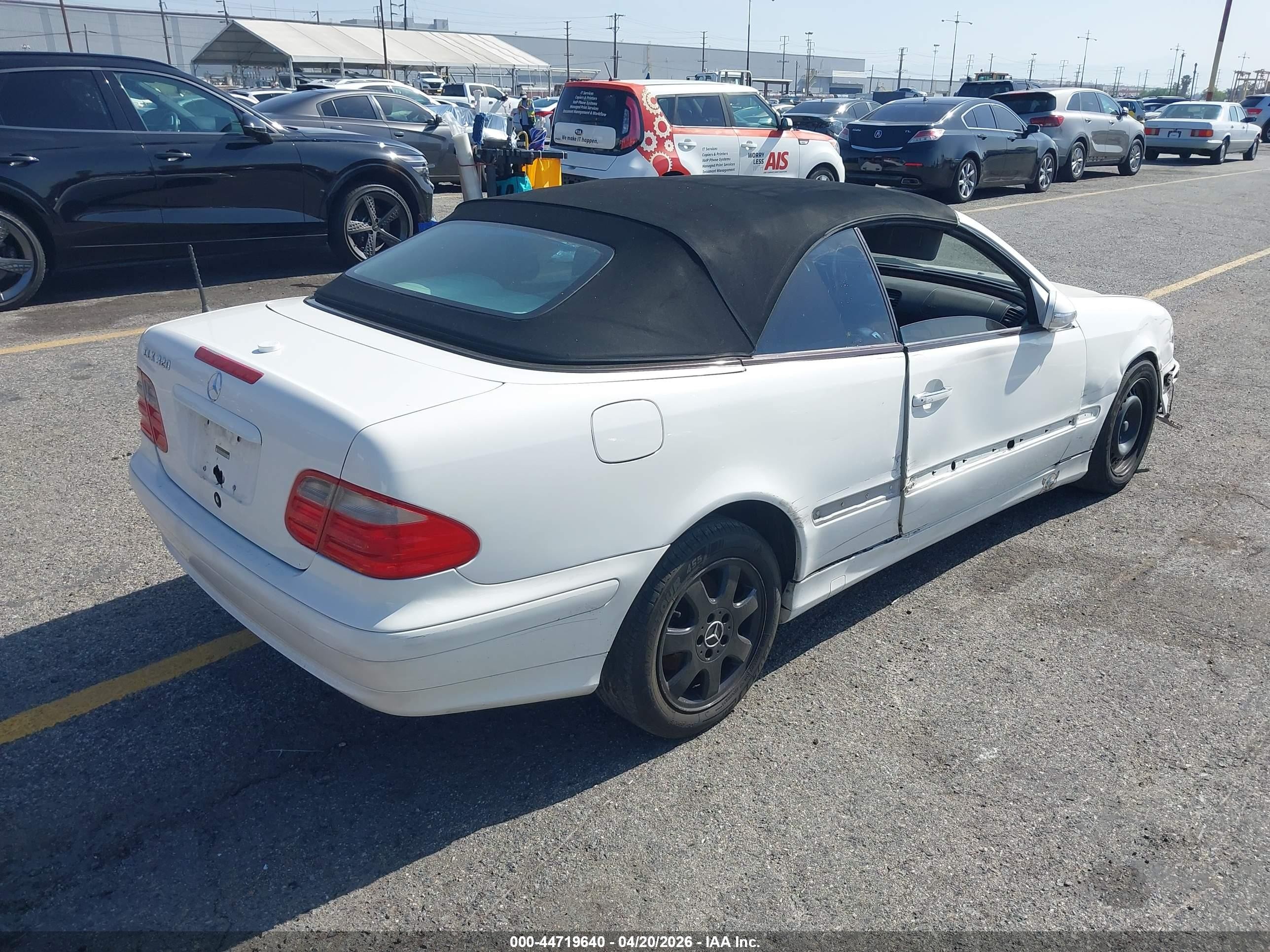 2002 Mercedes-benz Clk 320   White vin: WDBLK65G92T124798