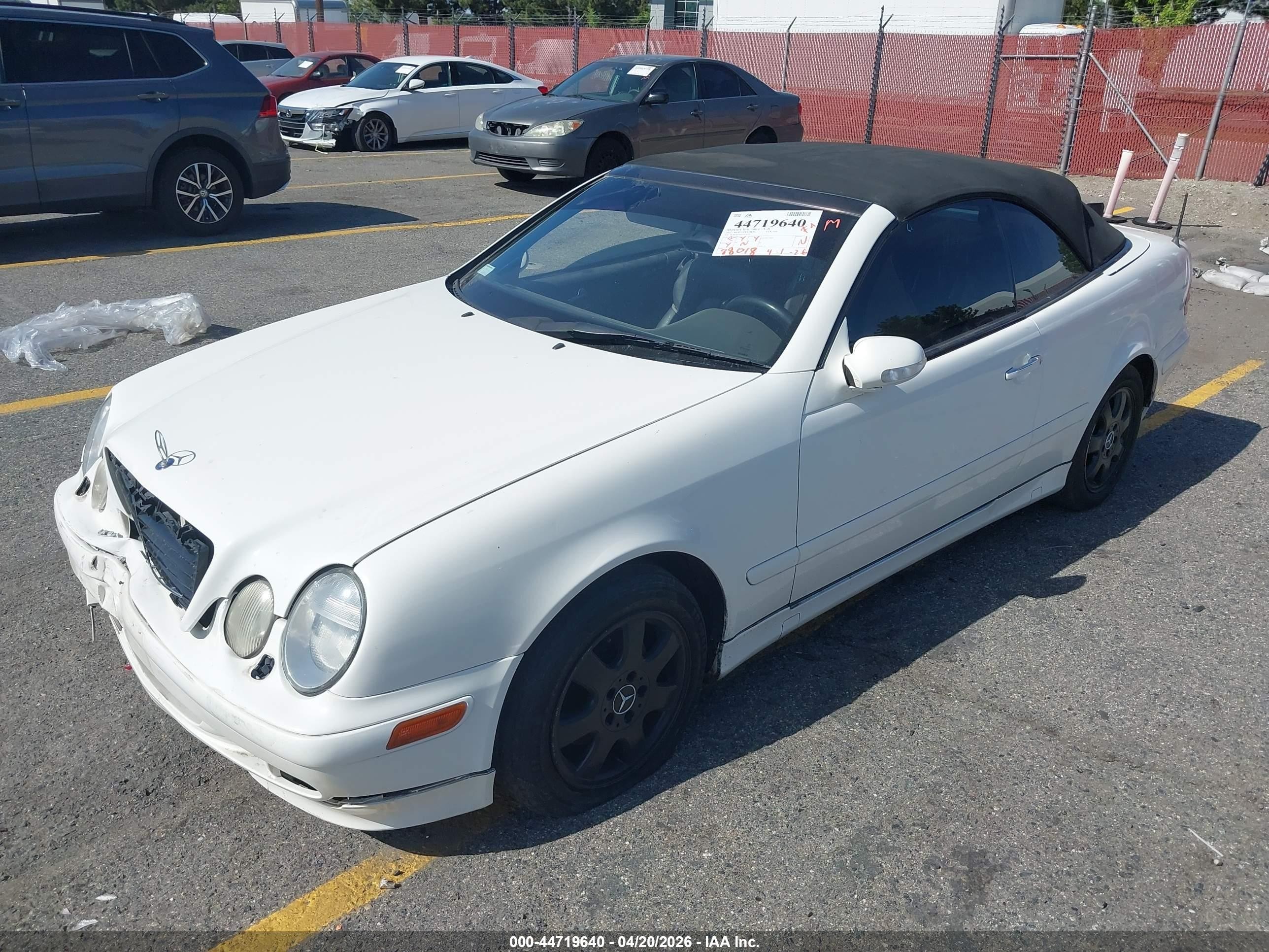 2002 Mercedes-benz Clk 320   White vin: WDBLK65G92T124798