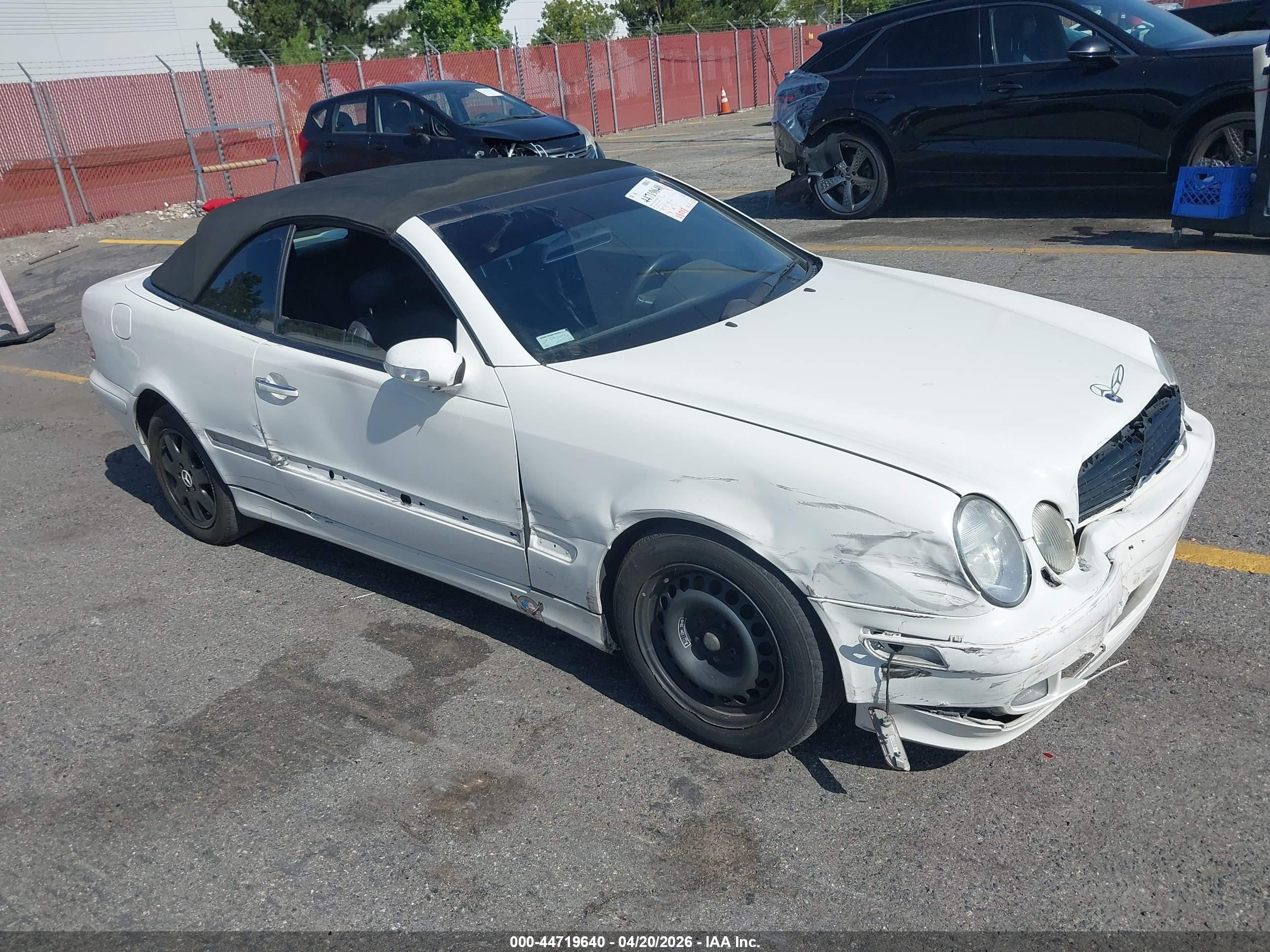 2002 Mercedes-benz Clk 320   White vin: WDBLK65G92T124798