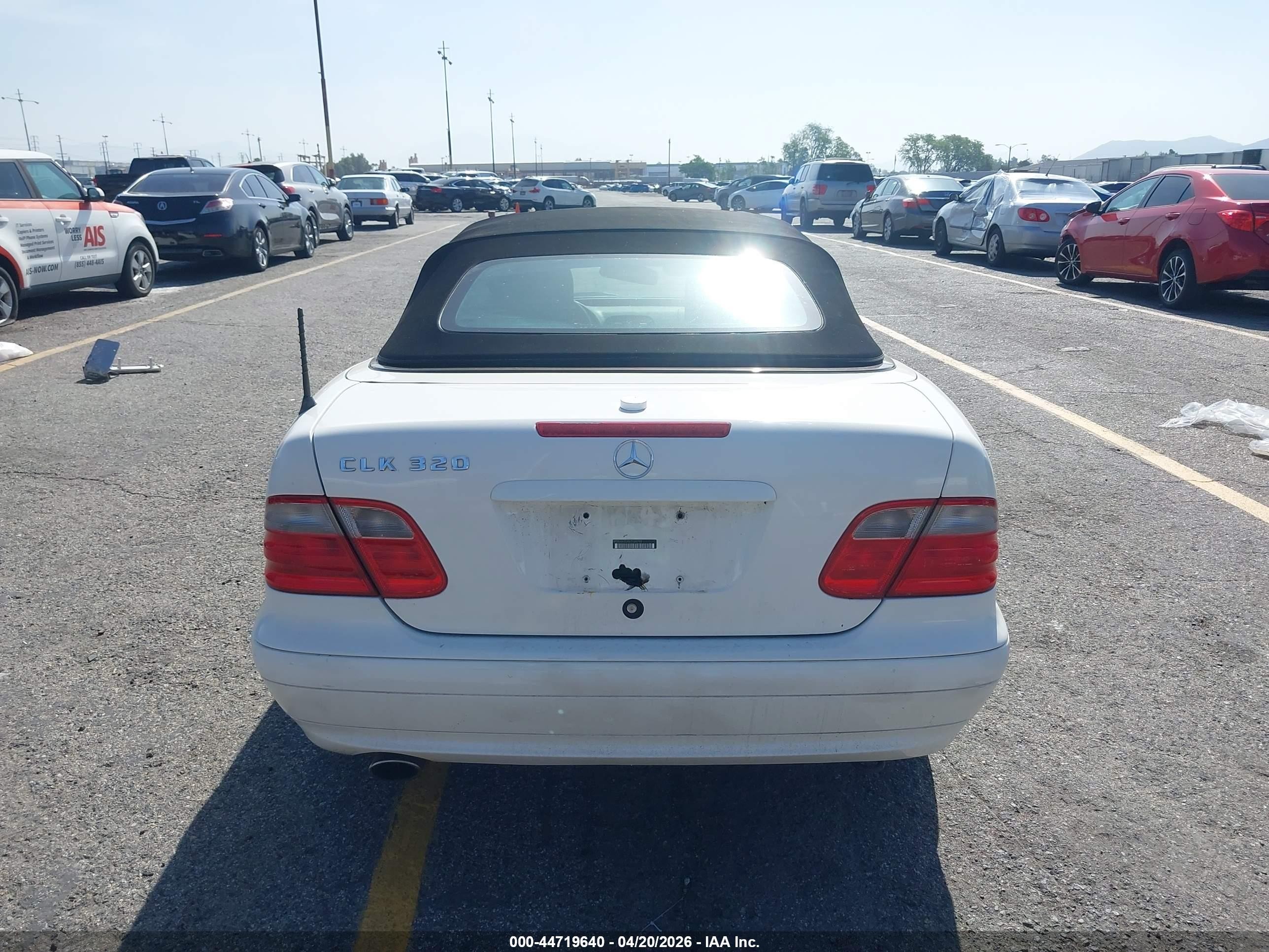 2002 Mercedes-benz Clk 320   White vin: WDBLK65G92T124798