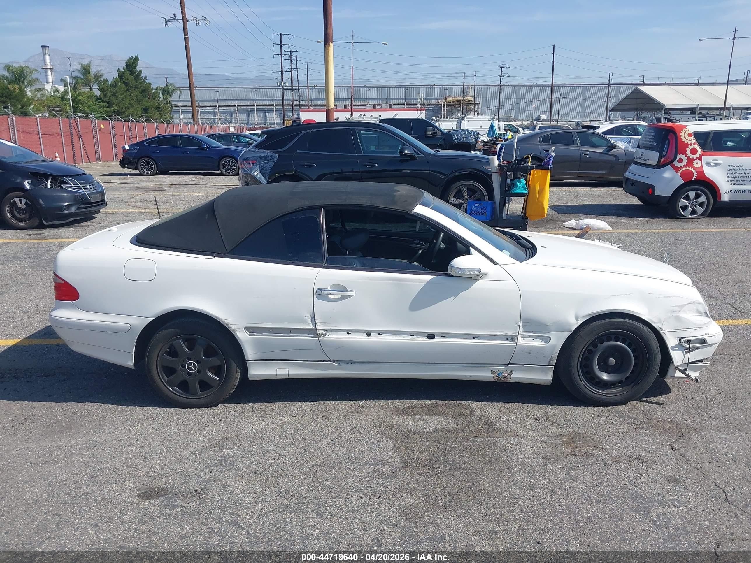 2002 Mercedes-benz Clk 320   White vin: WDBLK65G92T124798