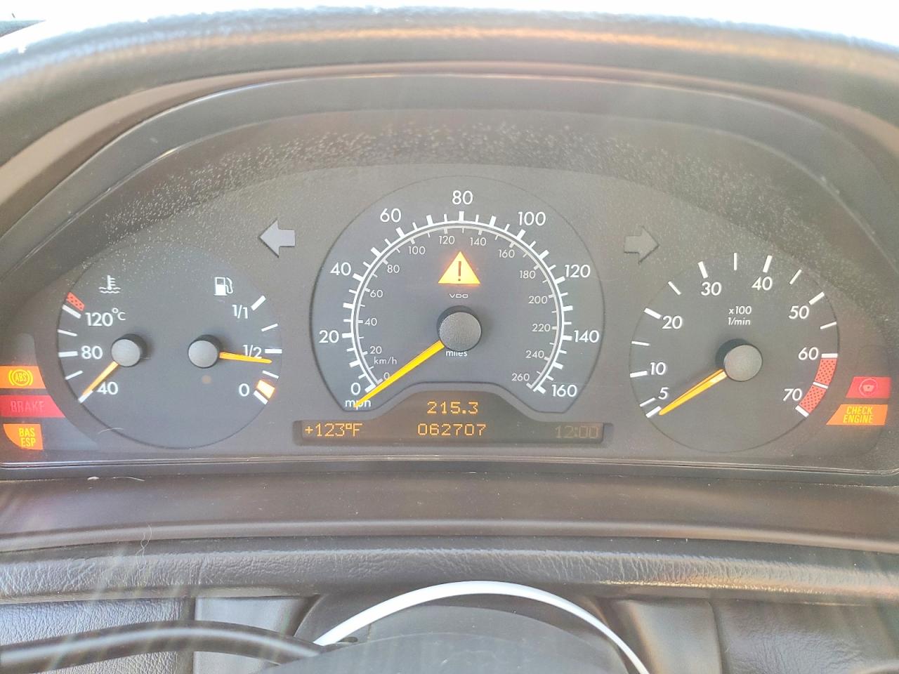 1999 Mercedes-benz Clk 320 Silver vin: WDBLK65G9XT017497