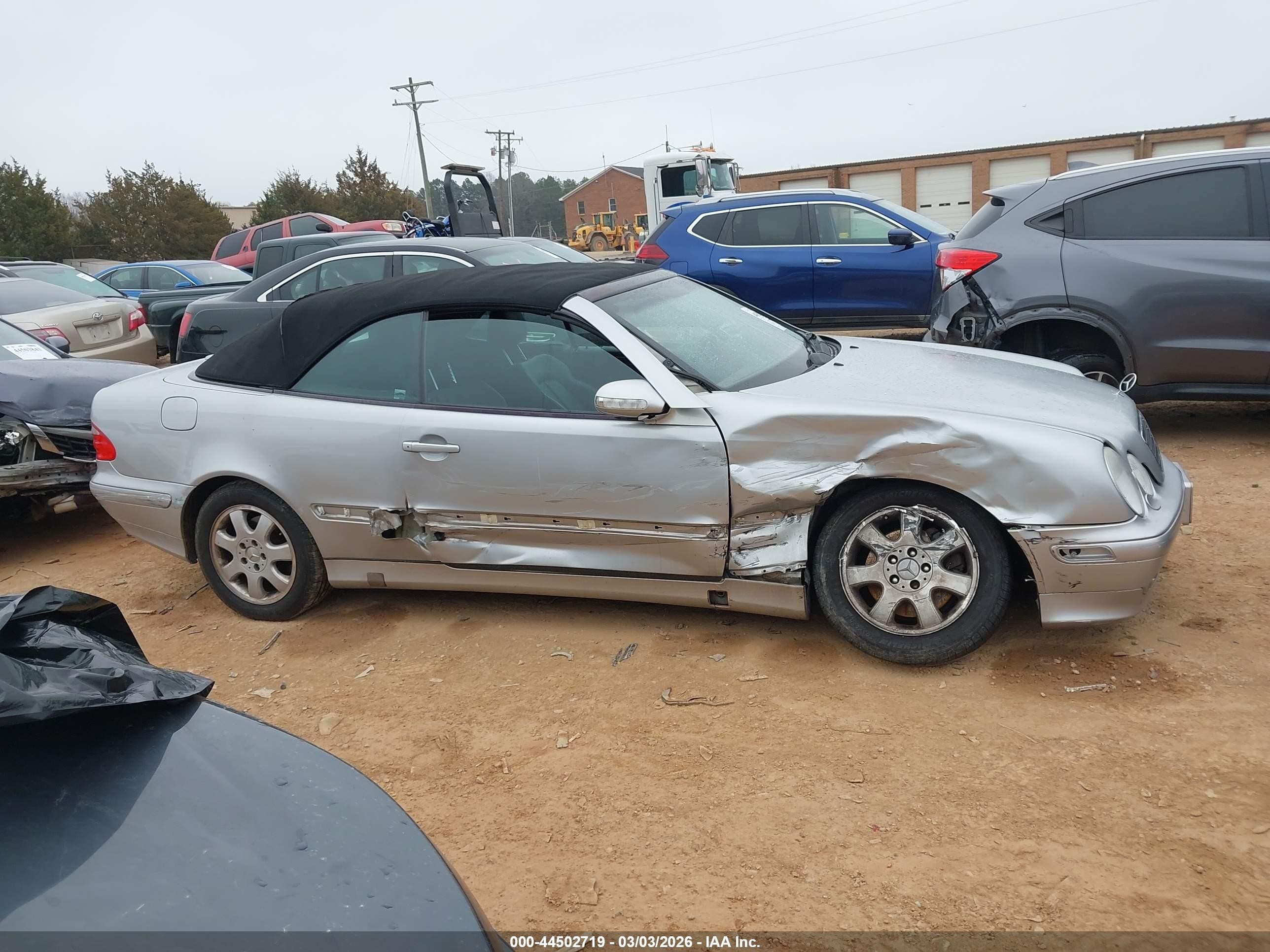 2000 Mercedes-benz Clk 320   Silver vin: WDBLK65G9YT046144