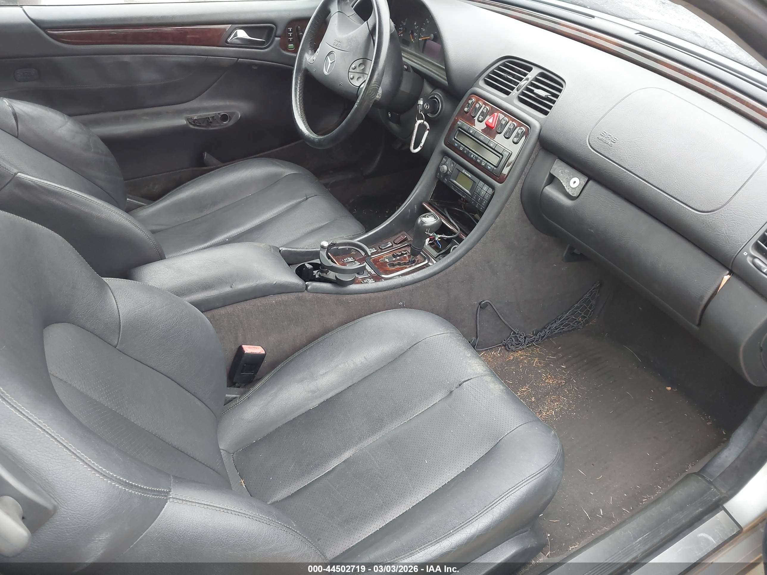 2000 Mercedes-benz Clk 320   Silver vin: WDBLK65G9YT046144