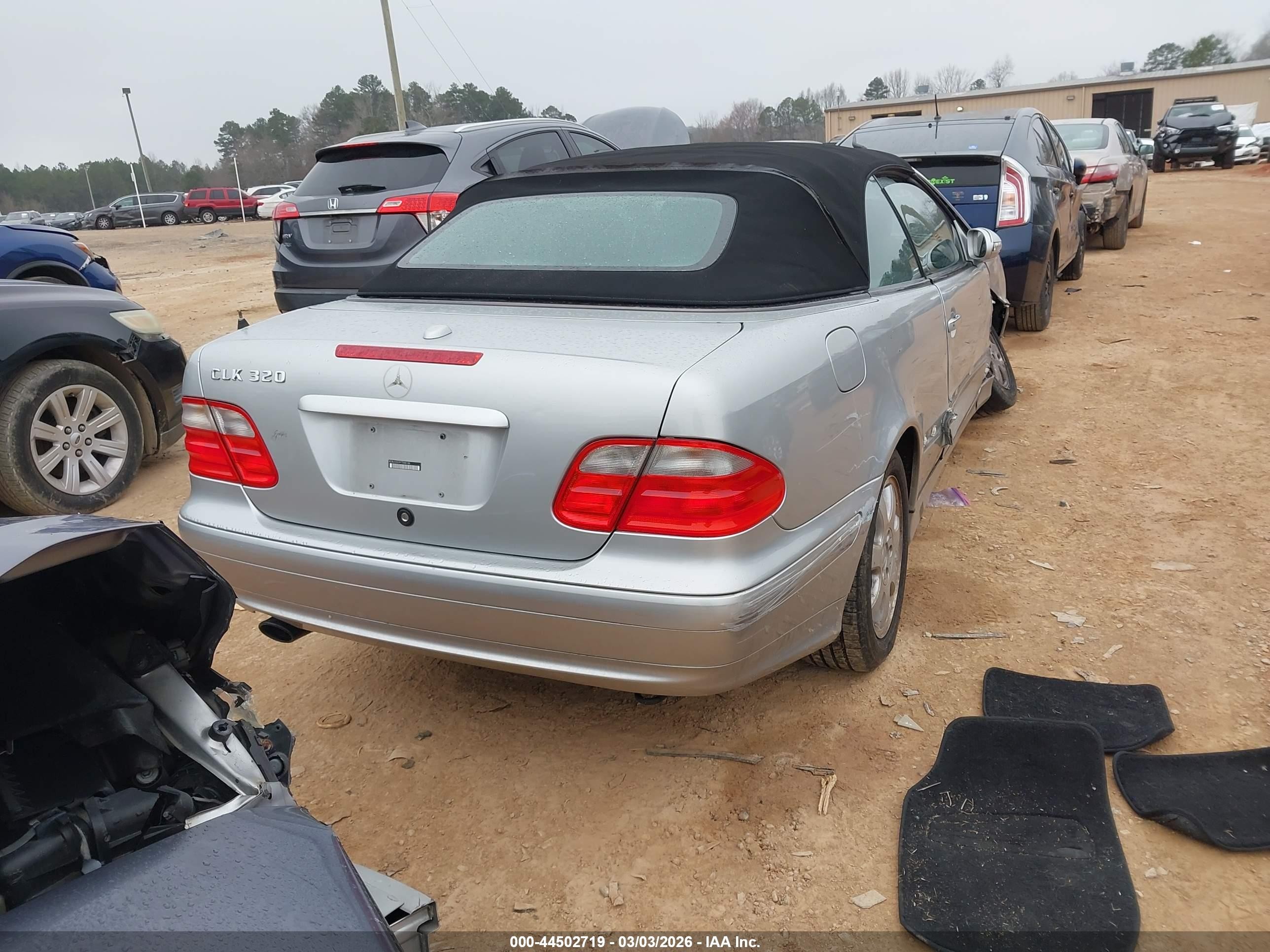 2000 Mercedes-benz Clk 320   Silver vin: WDBLK65G9YT046144