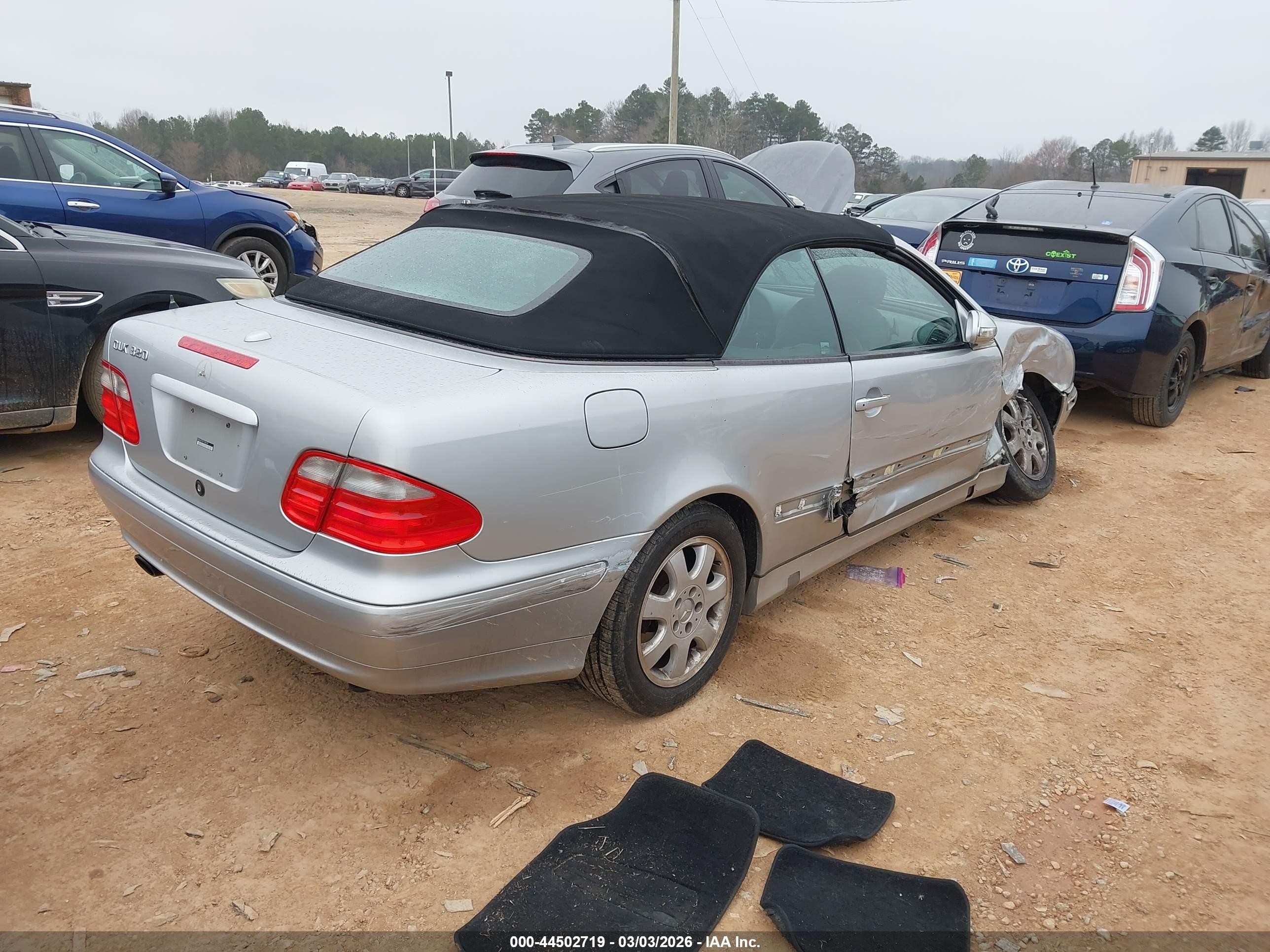 2000 Mercedes-benz Clk 320   Silver vin: WDBLK65G9YT046144