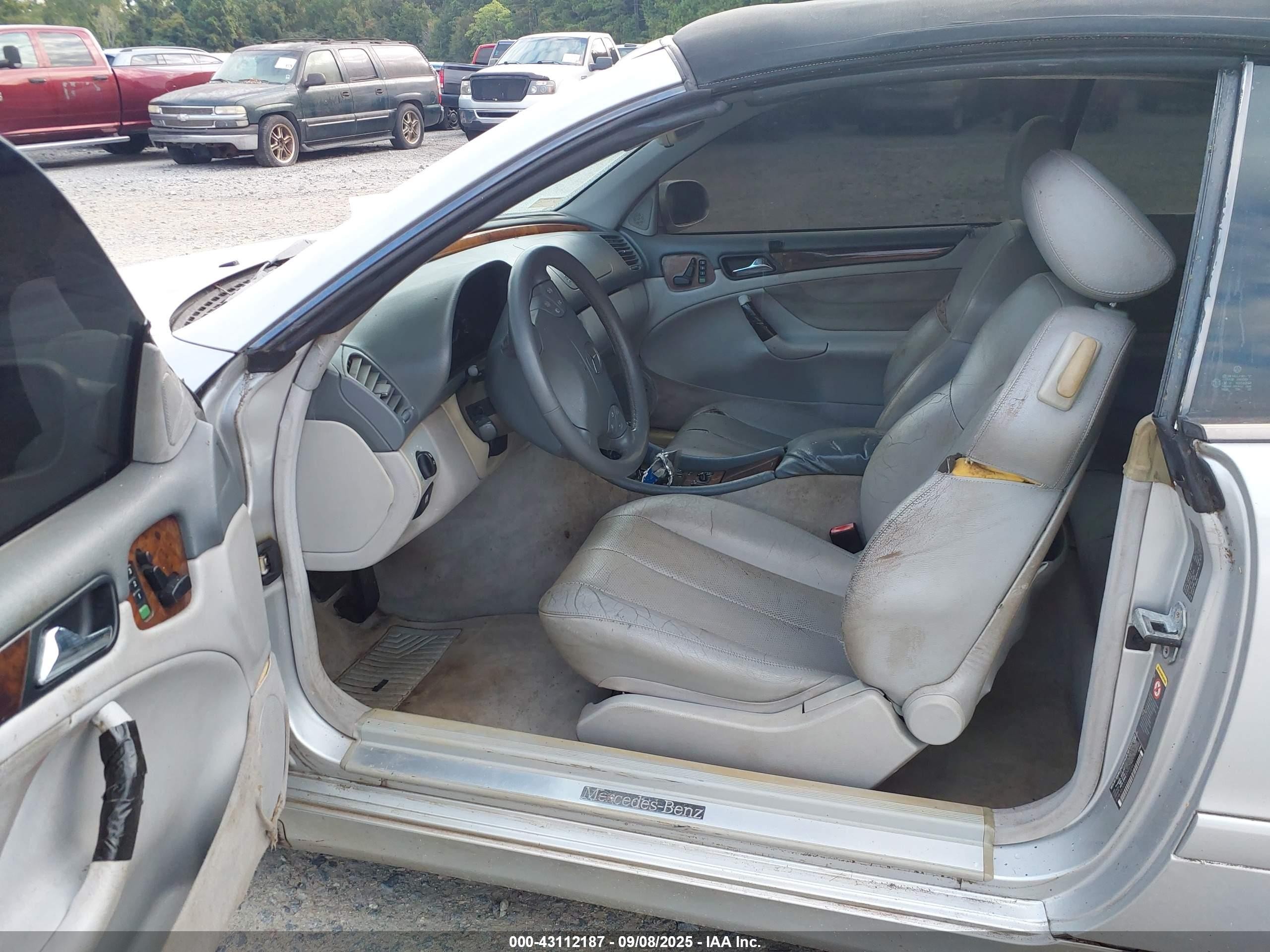 2002 Mercedes-benz Clk 320   Silver vin: WDBLK65GX2T114894