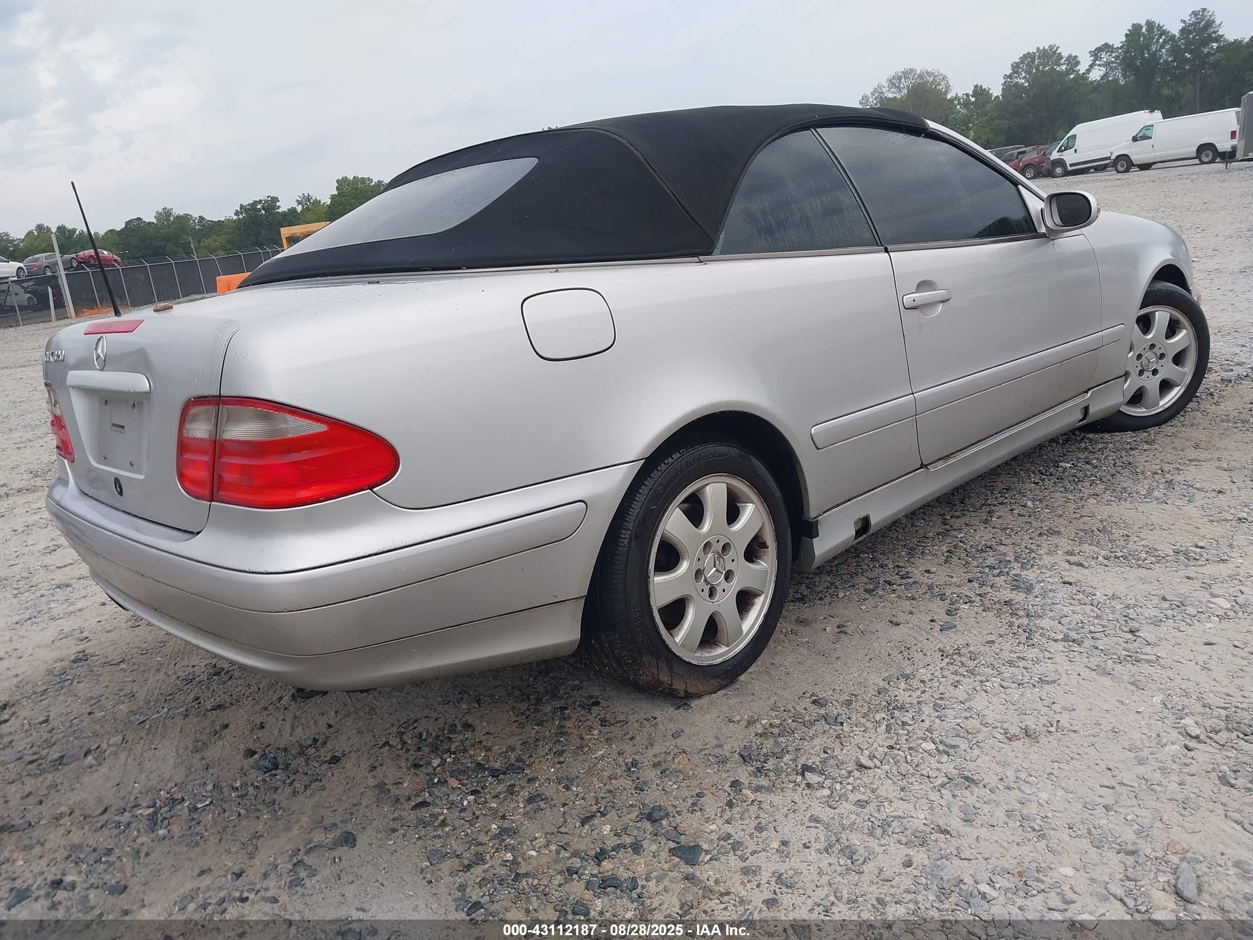 2002 Mercedes-benz Clk 320   Silver vin: WDBLK65GX2T114894