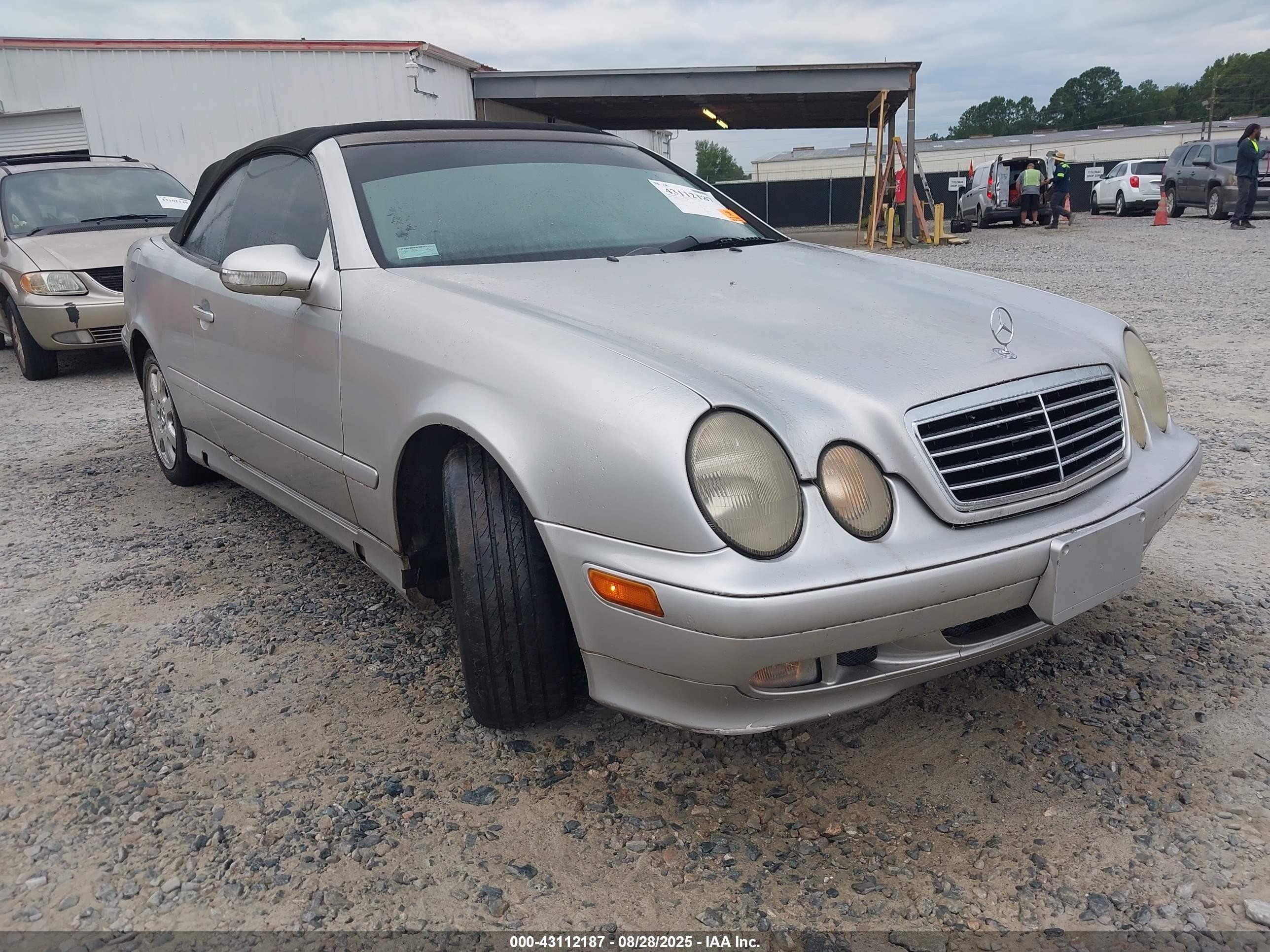 2002 Mercedes-benz Clk 320   Silver vin: WDBLK65GX2T114894