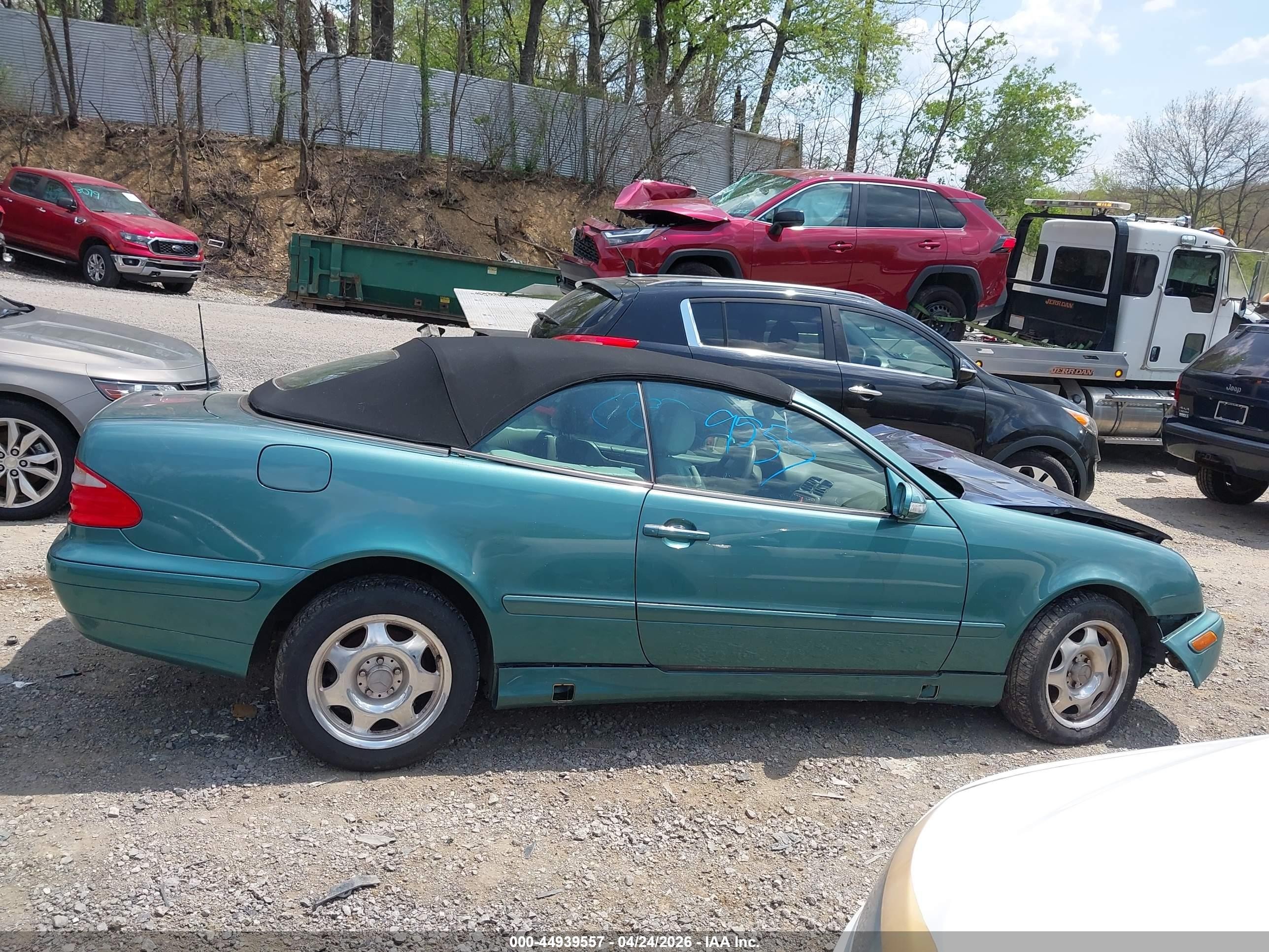2000 Mercedes-benz Clk 320   Blue vin: WDBLK65GXYT030650