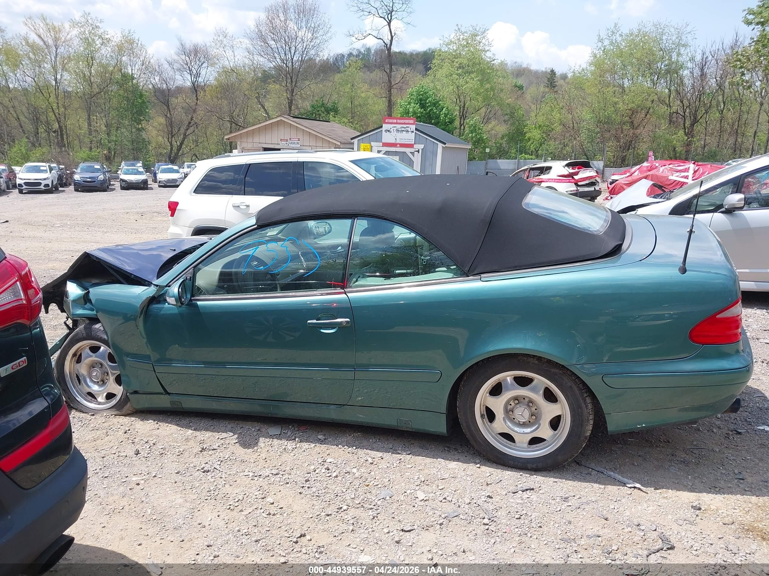 2000 Mercedes-benz Clk 320   Blue vin: WDBLK65GXYT030650
