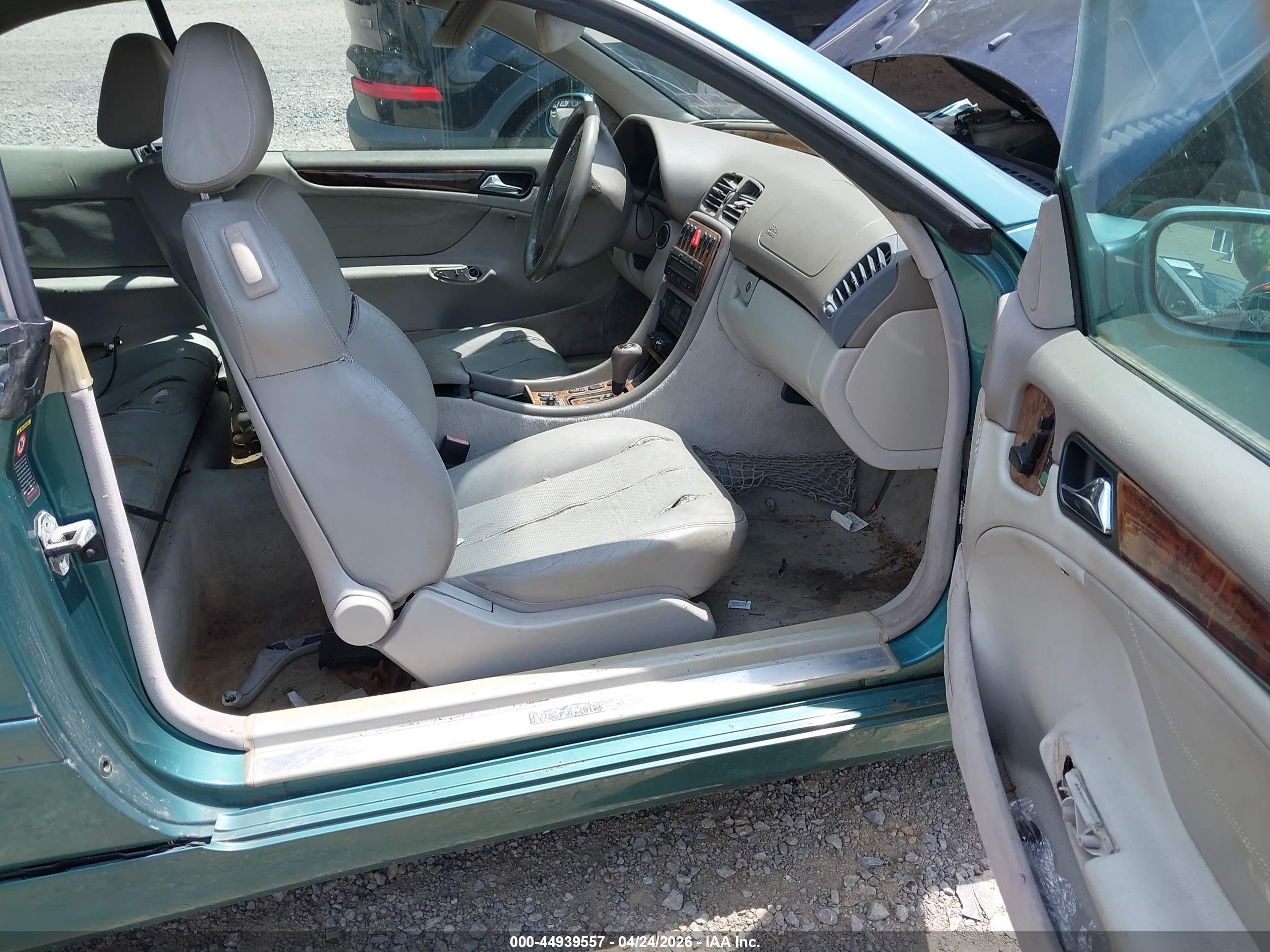 2000 Mercedes-benz Clk 320   Blue vin: WDBLK65GXYT030650
