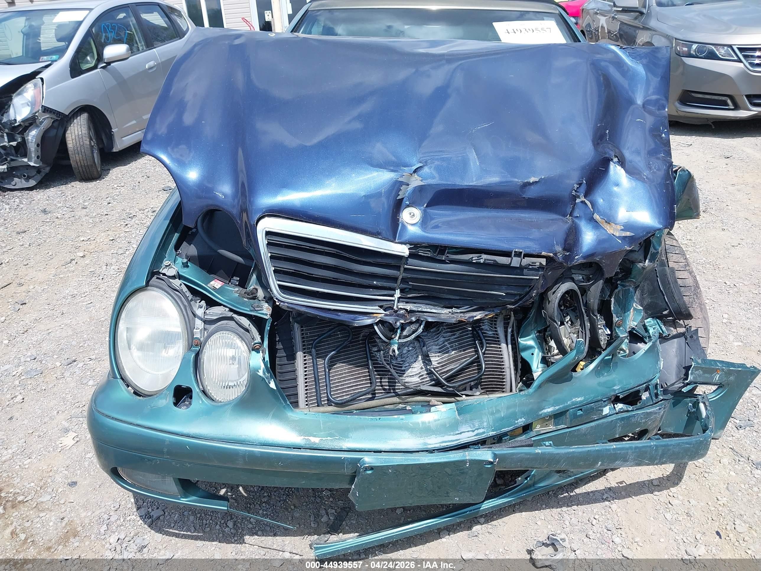 2000 Mercedes-benz Clk 320   Blue vin: WDBLK65GXYT030650