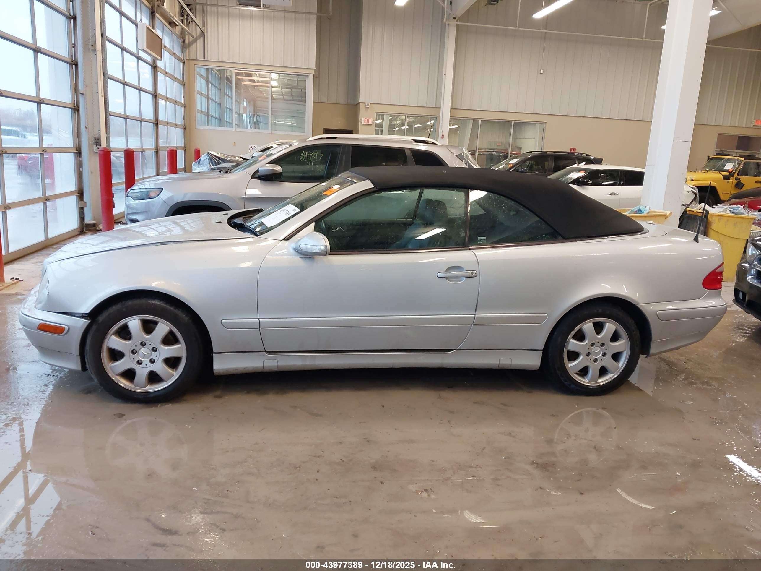 2000 Mercedes-benz Clk 320   Silver vin: WDBLK65GXYT044242