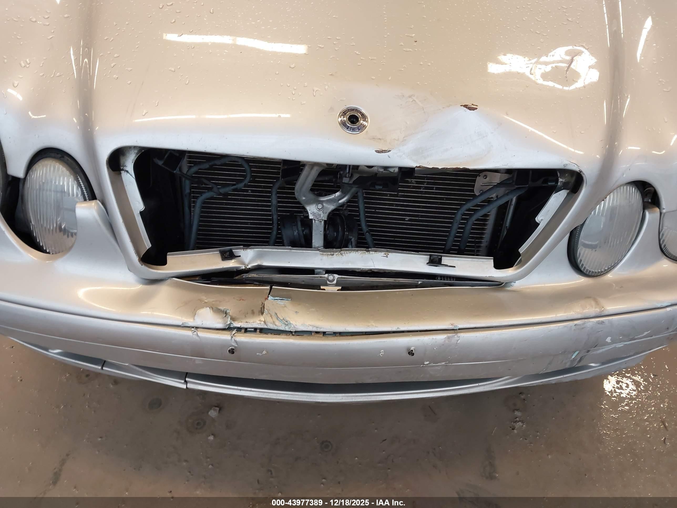 2000 Mercedes-benz Clk 320   Silver vin: WDBLK65GXYT044242