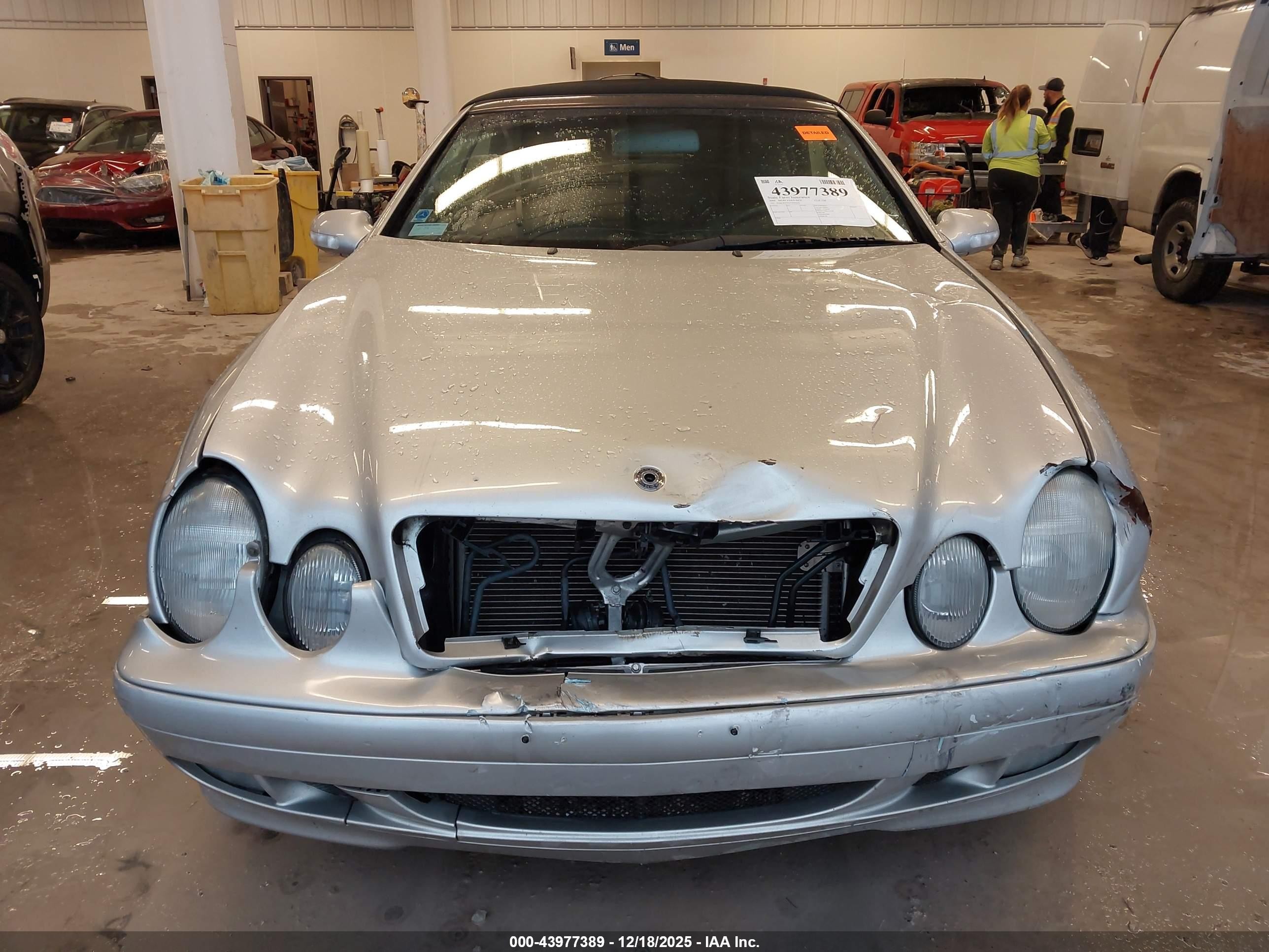 2000 Mercedes-benz Clk 320   Silver vin: WDBLK65GXYT044242