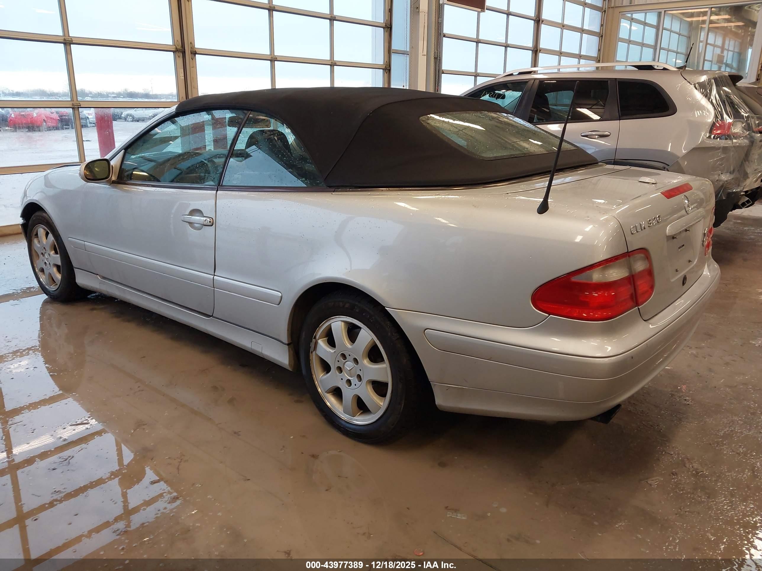 2000 Mercedes-benz Clk 320   Silver vin: WDBLK65GXYT044242