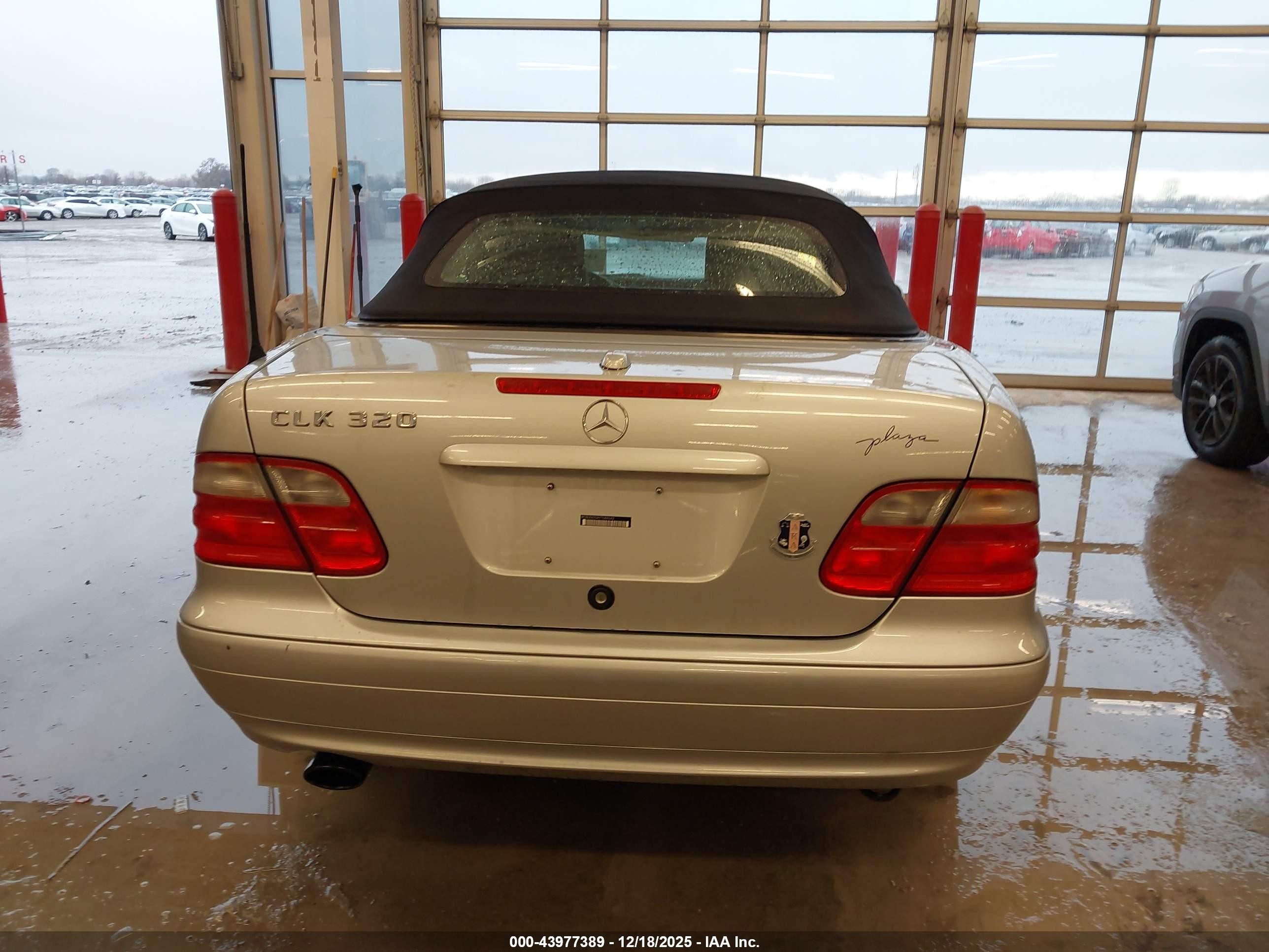 2000 Mercedes-benz Clk 320   Silver vin: WDBLK65GXYT044242