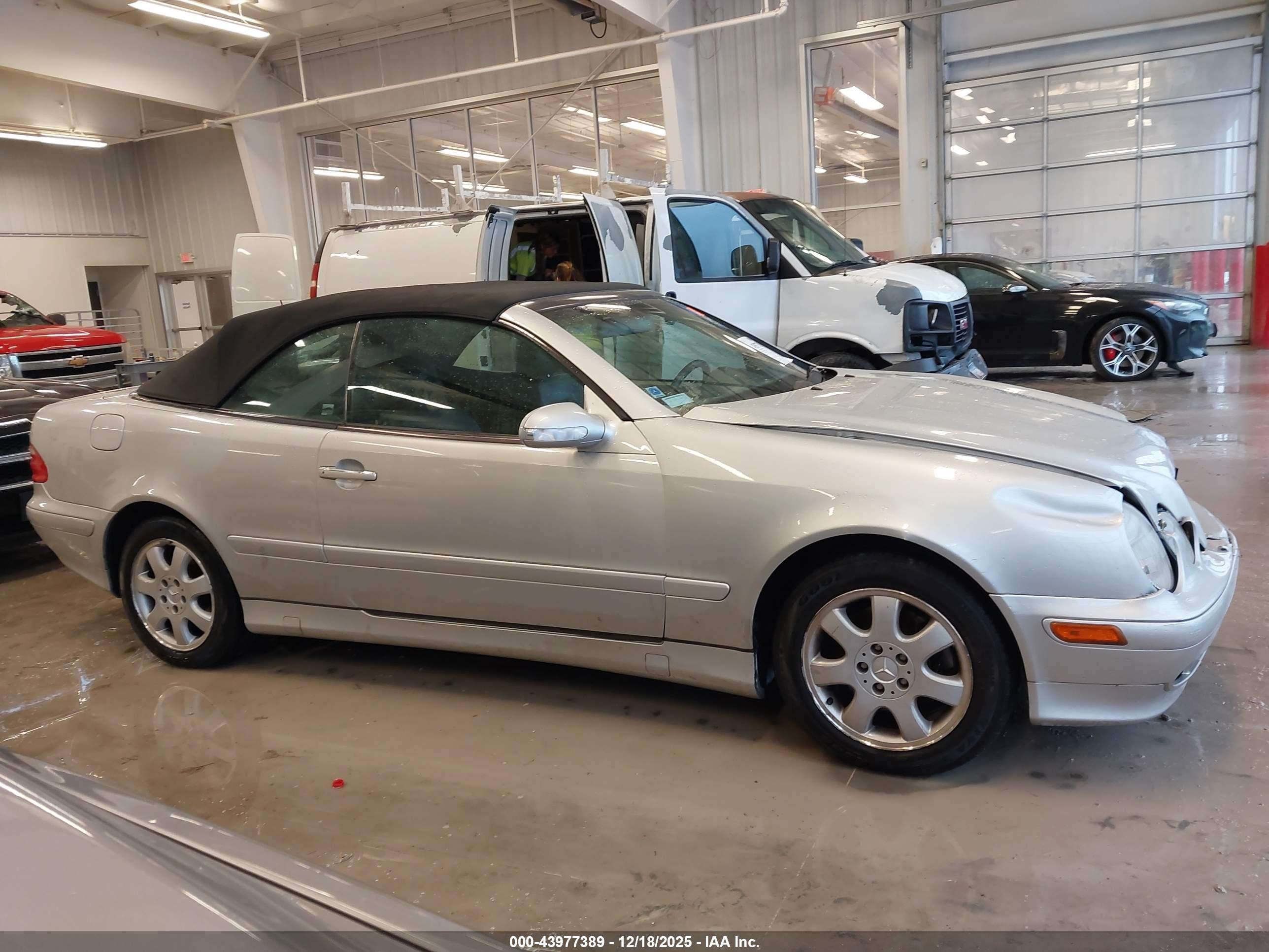 2000 Mercedes-benz Clk 320   Silver vin: WDBLK65GXYT044242