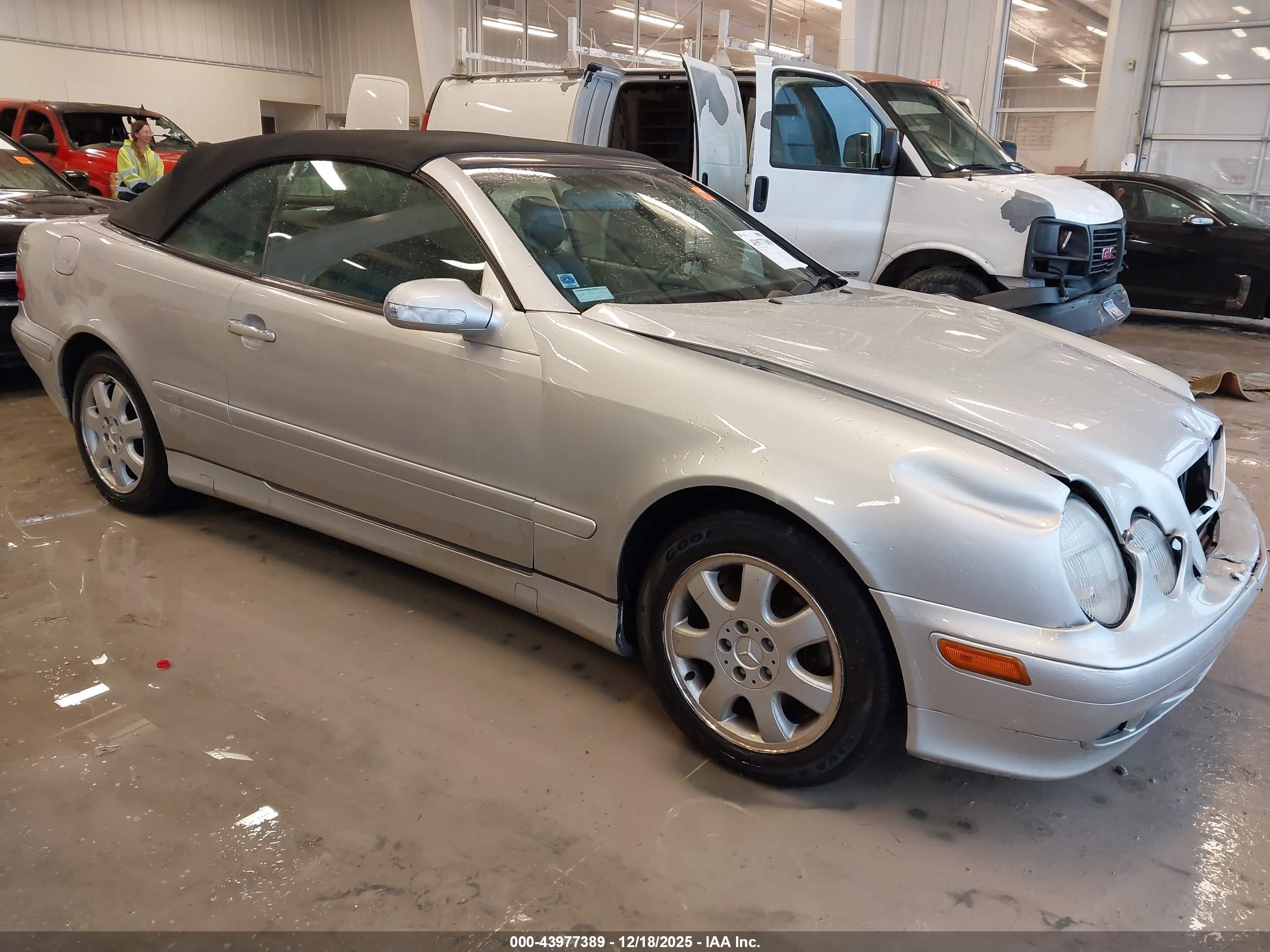 2000 Mercedes-benz Clk 320   Silver vin: WDBLK65GXYT044242