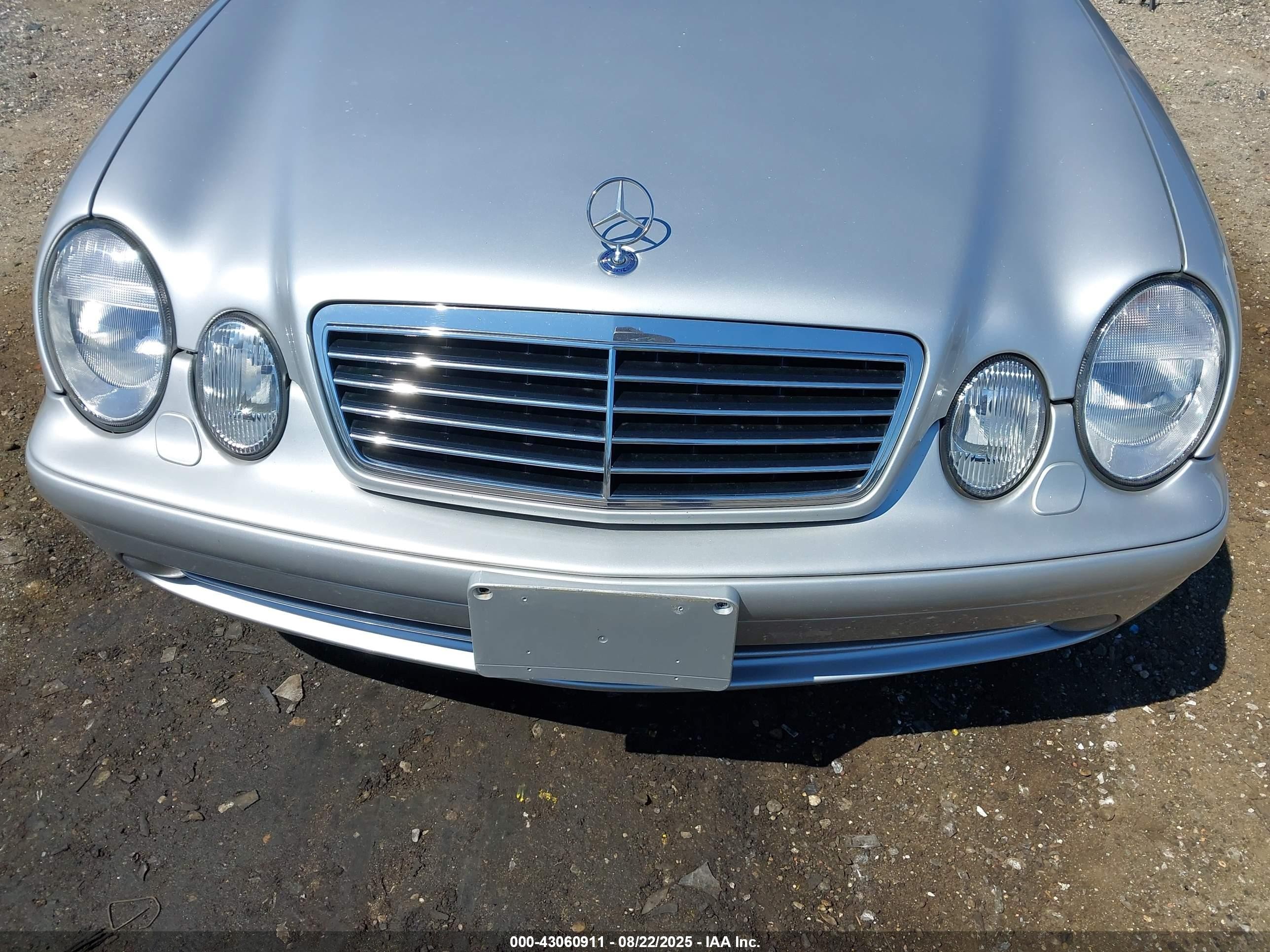 2002 Mercedes-benz Clk 430   White vin: WDBLK70G22T098719