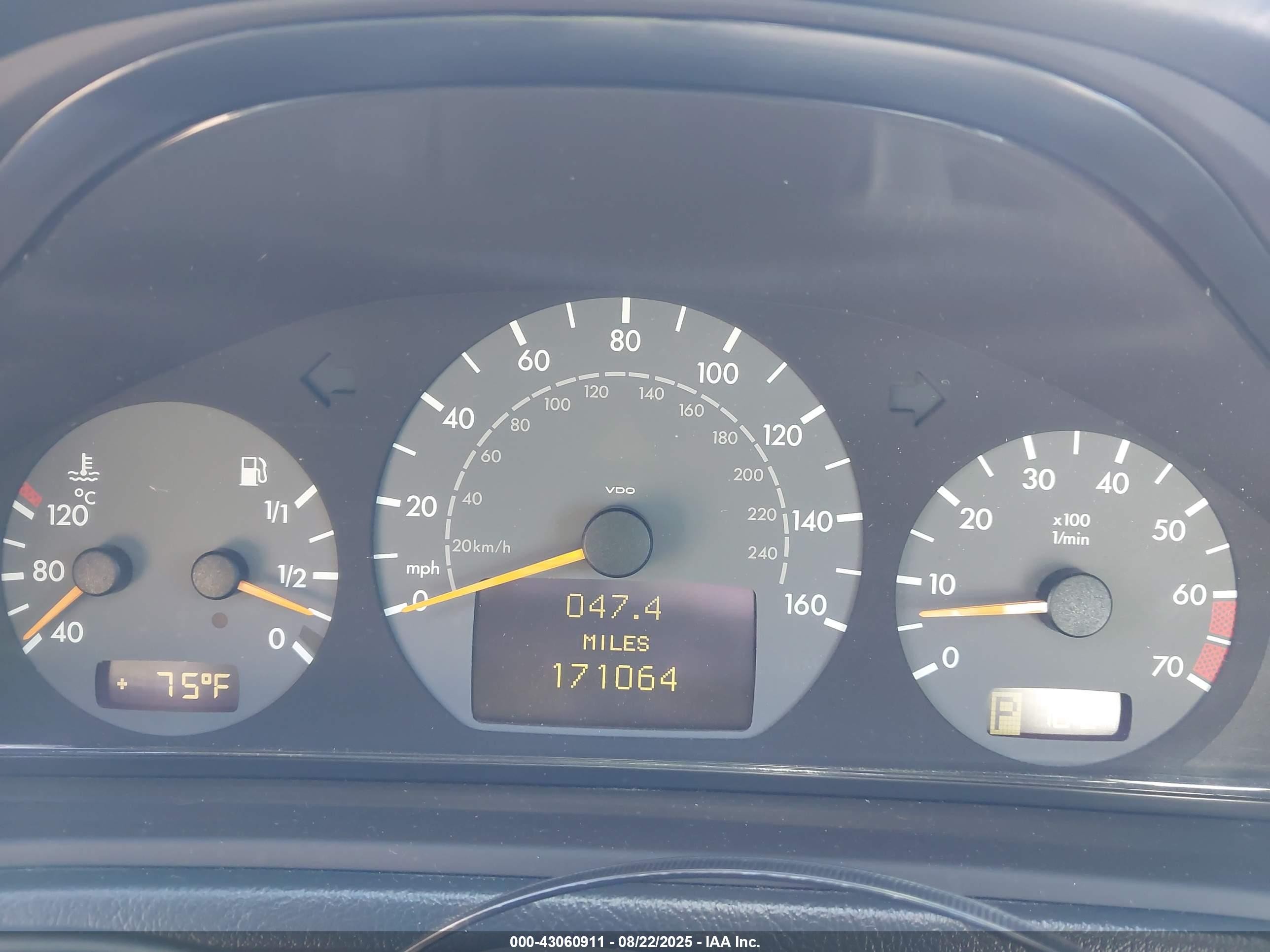 2002 Mercedes-benz Clk 430   White vin: WDBLK70G22T098719