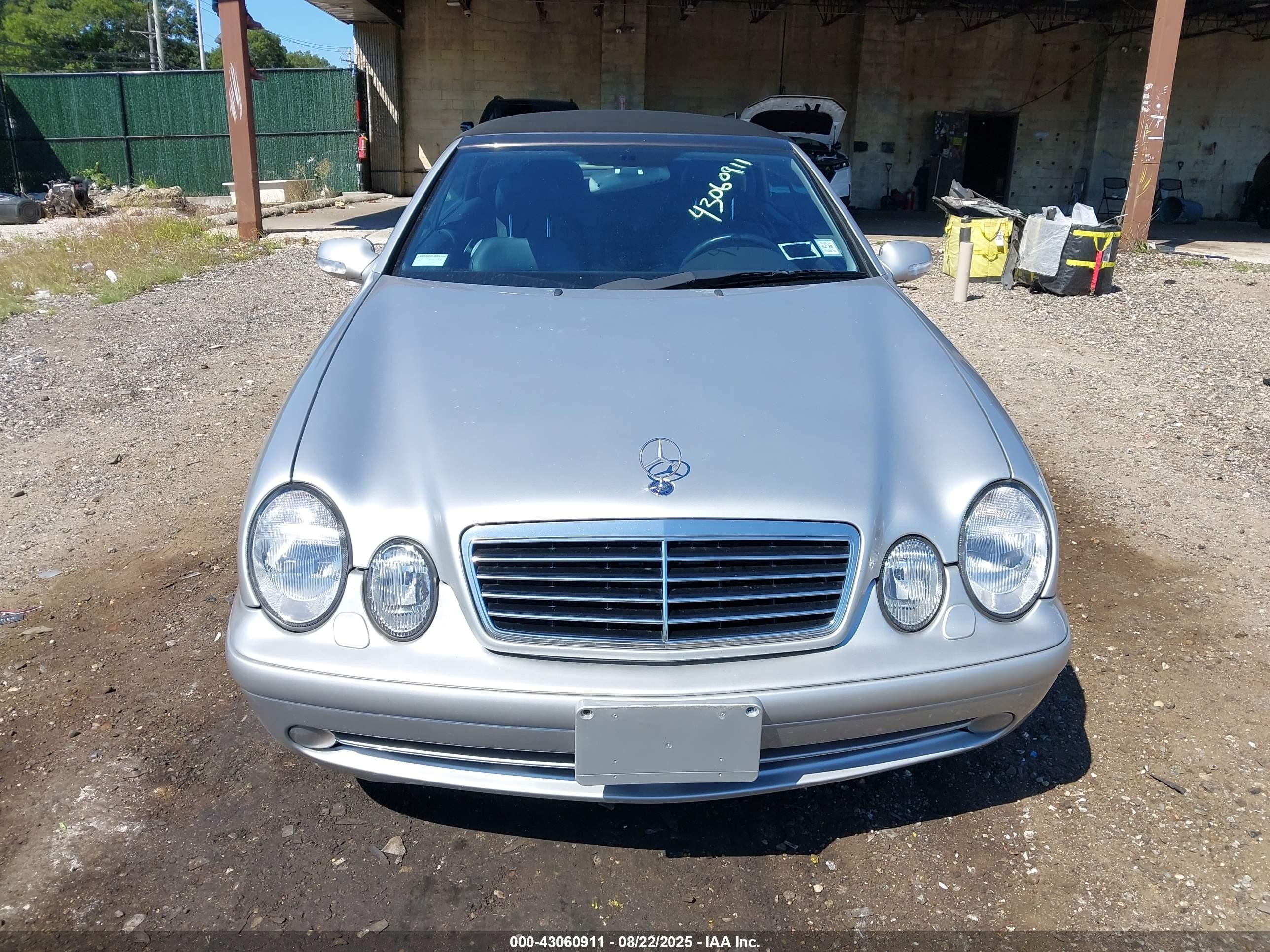 2002 Mercedes-benz Clk 430   White vin: WDBLK70G22T098719
