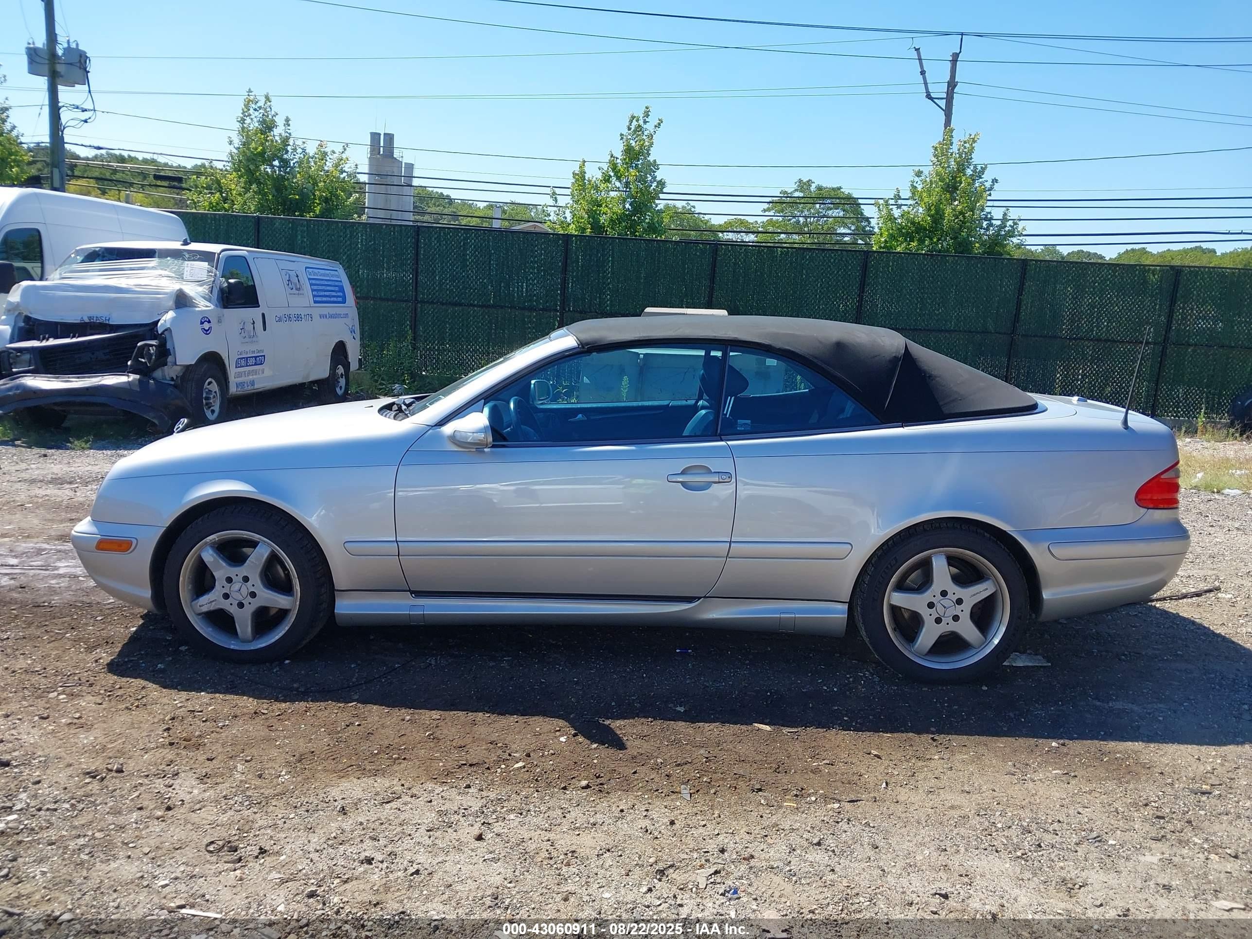 2002 Mercedes-benz Clk 430   White vin: WDBLK70G22T098719
