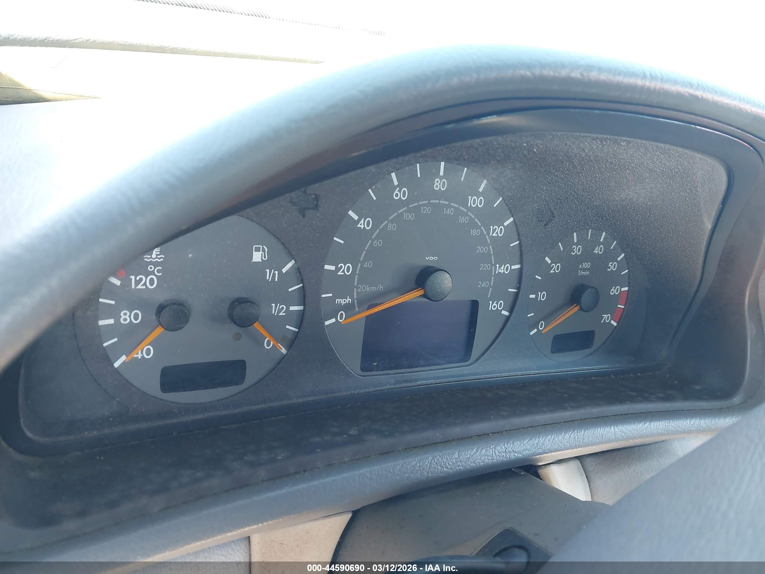 2000 Mercedes-benz Clk 430   Silver vin: WDBLK70G4YT031581