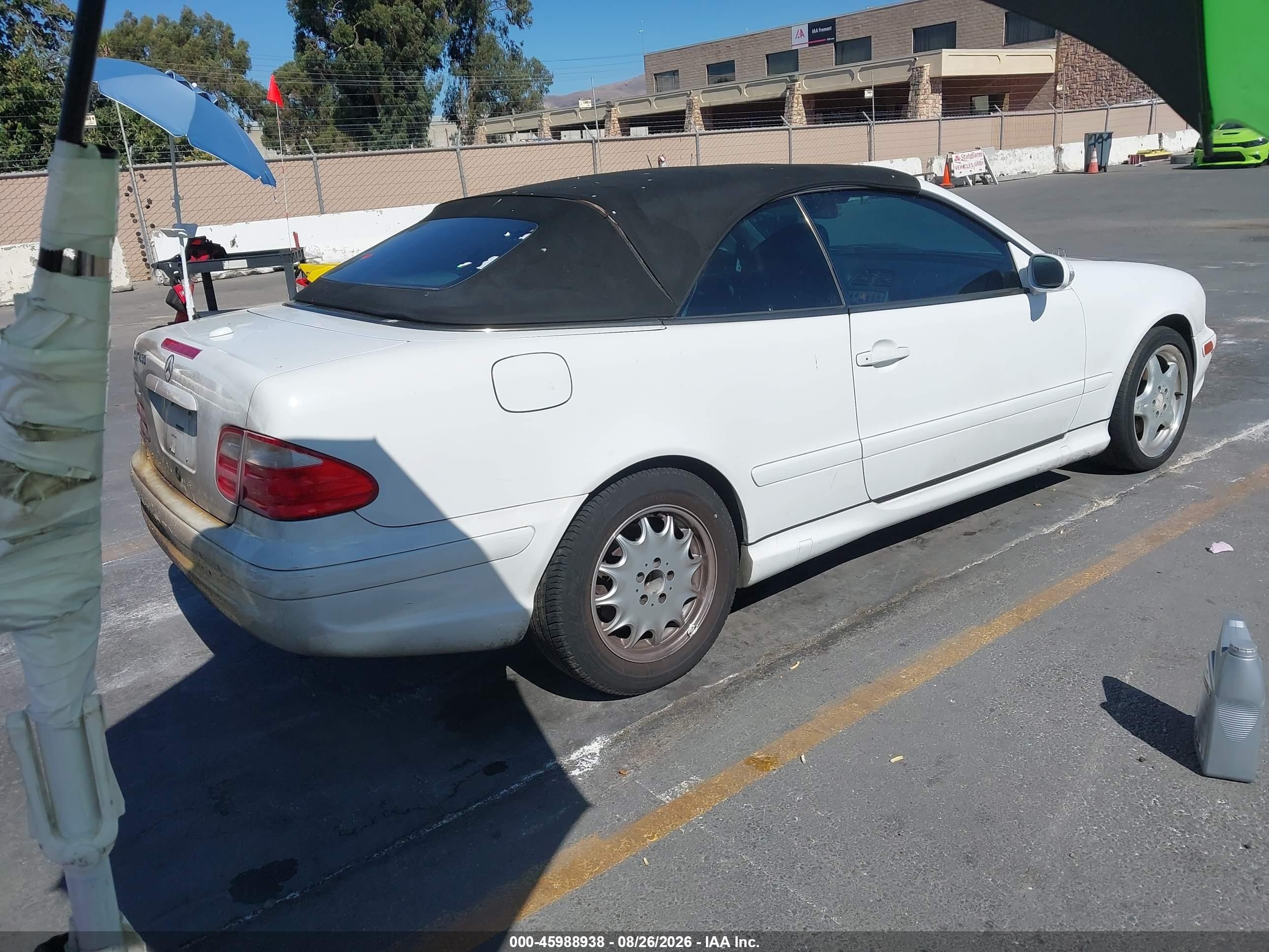 2000 Mercedes-benz Clk 430   White vin: WDBLK70G7YT052814