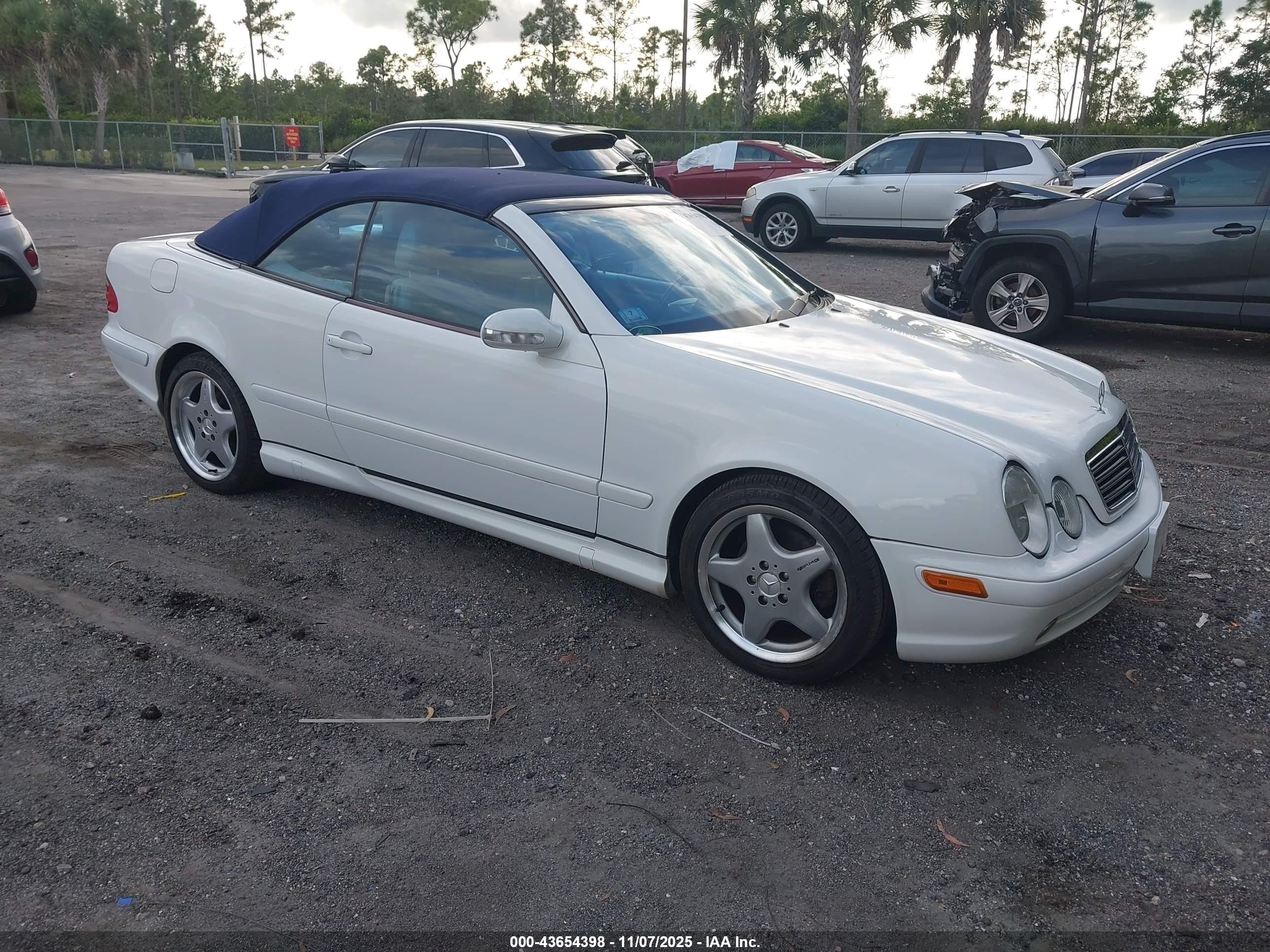 2000 Mercedes-benz Clk 430 White vin: WDBLK70GXYT044111